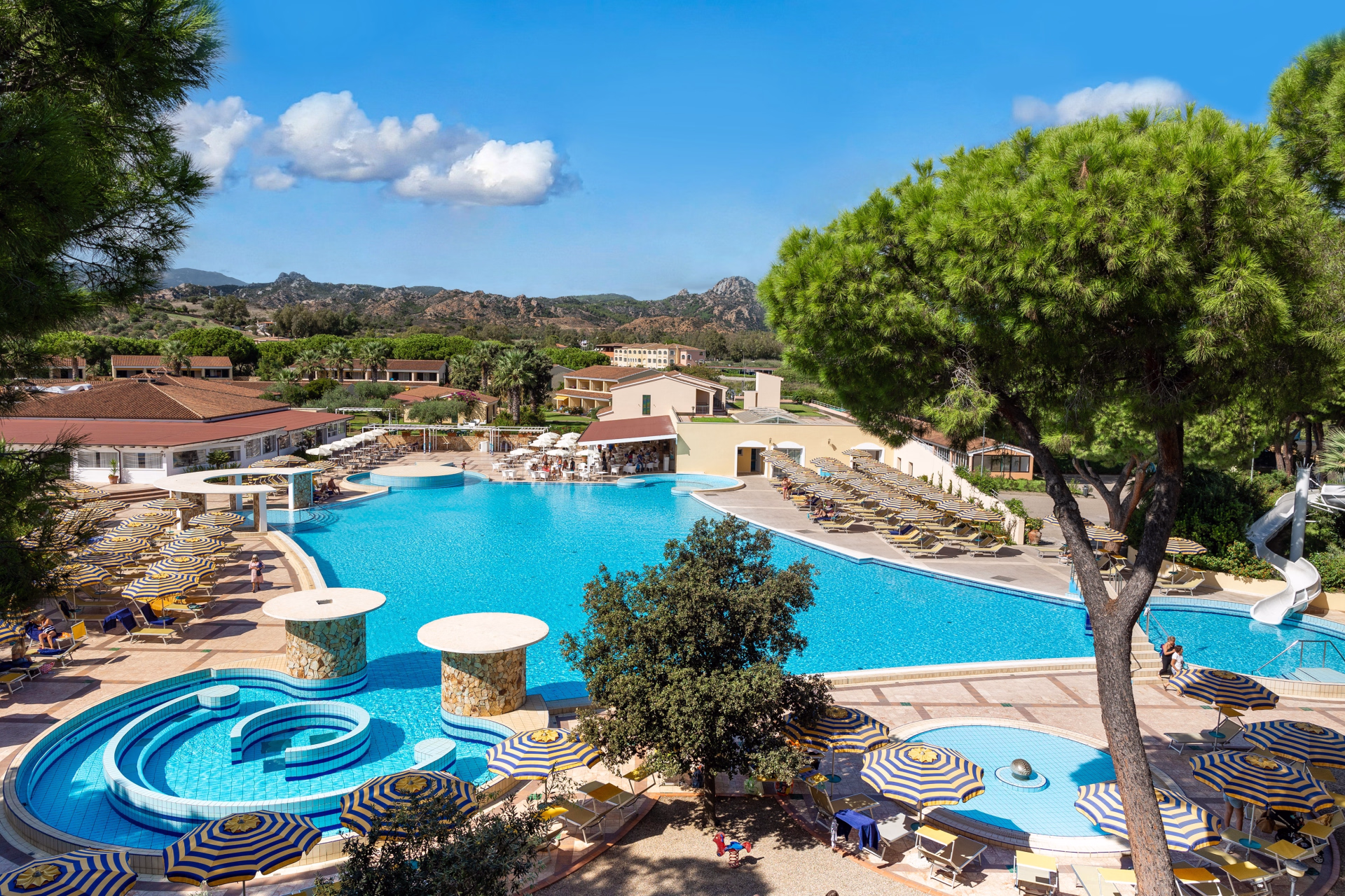 🏨 Hôtel 4* - Jours 1 à 8