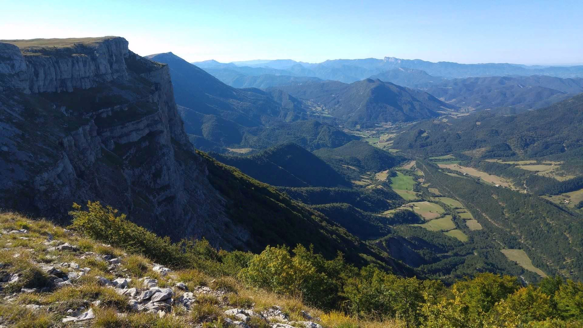 Découvrez tous nos séjours dans le Vercors et optez pour des vacances sportives
