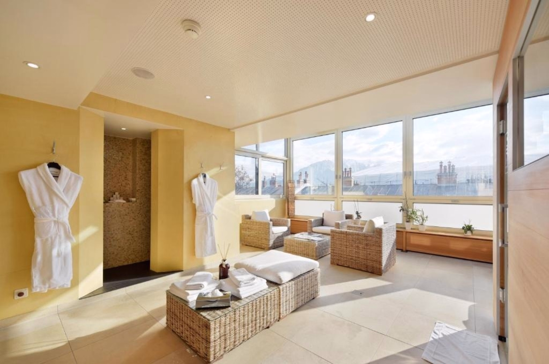 🏨 Hôtel 4* - Jour 1