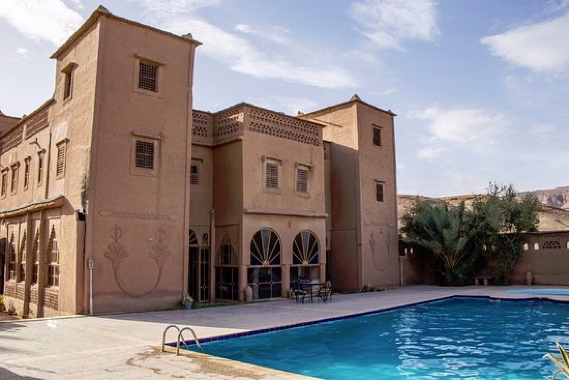 🏩 Hôtel 3* - Jour 1 et 6