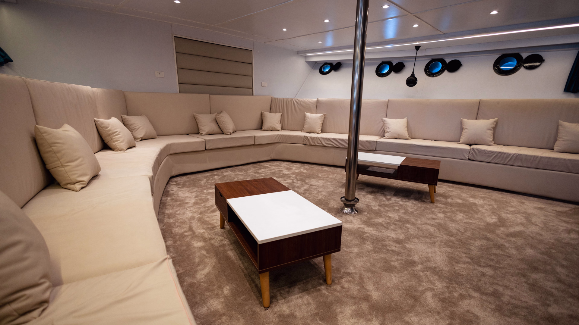 🚢 Bateau de croisière à moteur - Jours 1 à 8