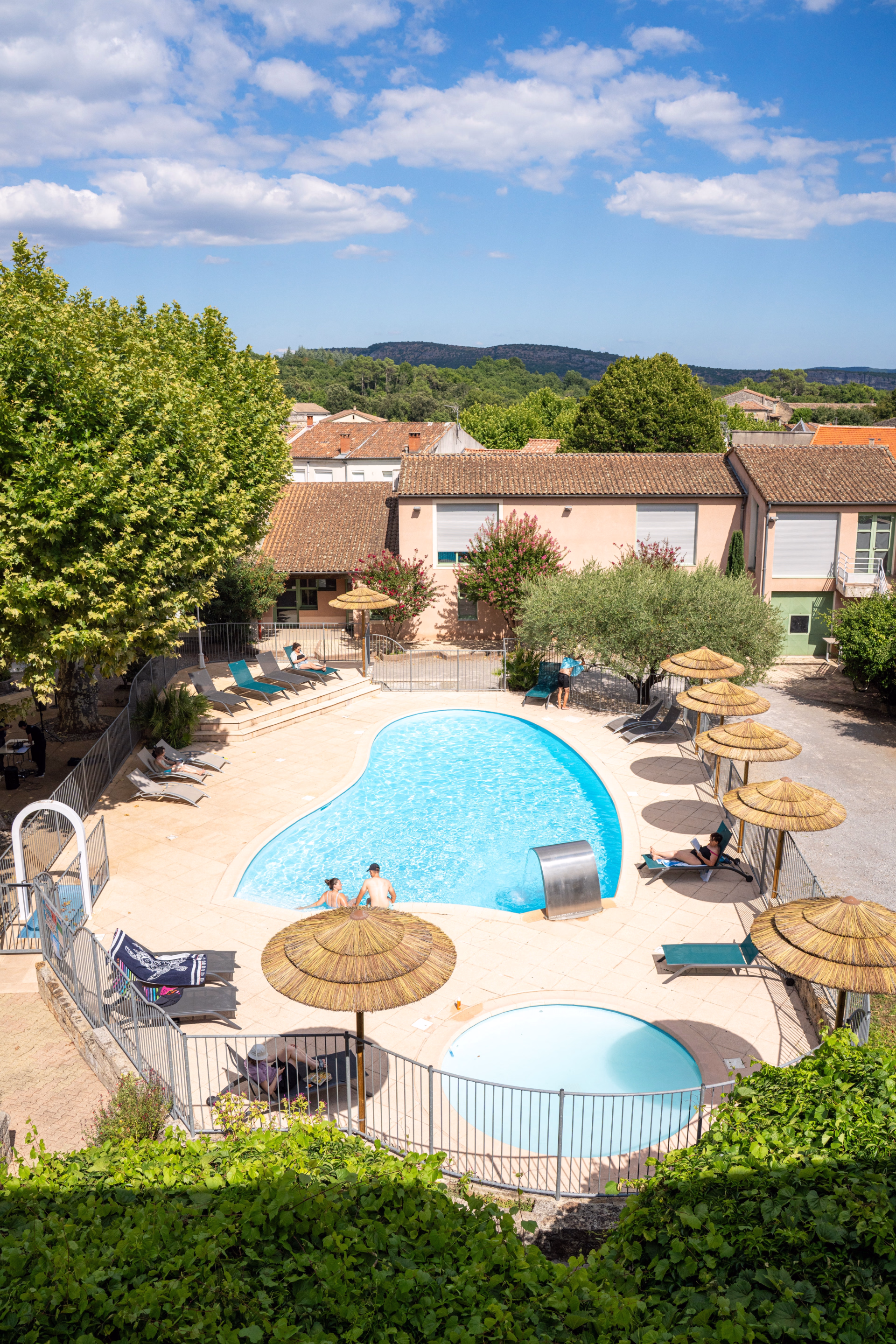 Escapade sportive en Ardèche entre rando, spéléo et nature