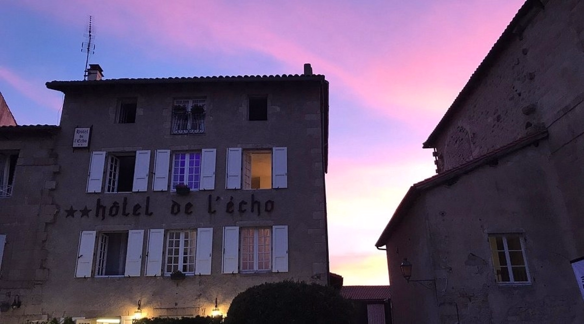 🏨 Hôtel 2* - Jours 1 à 14