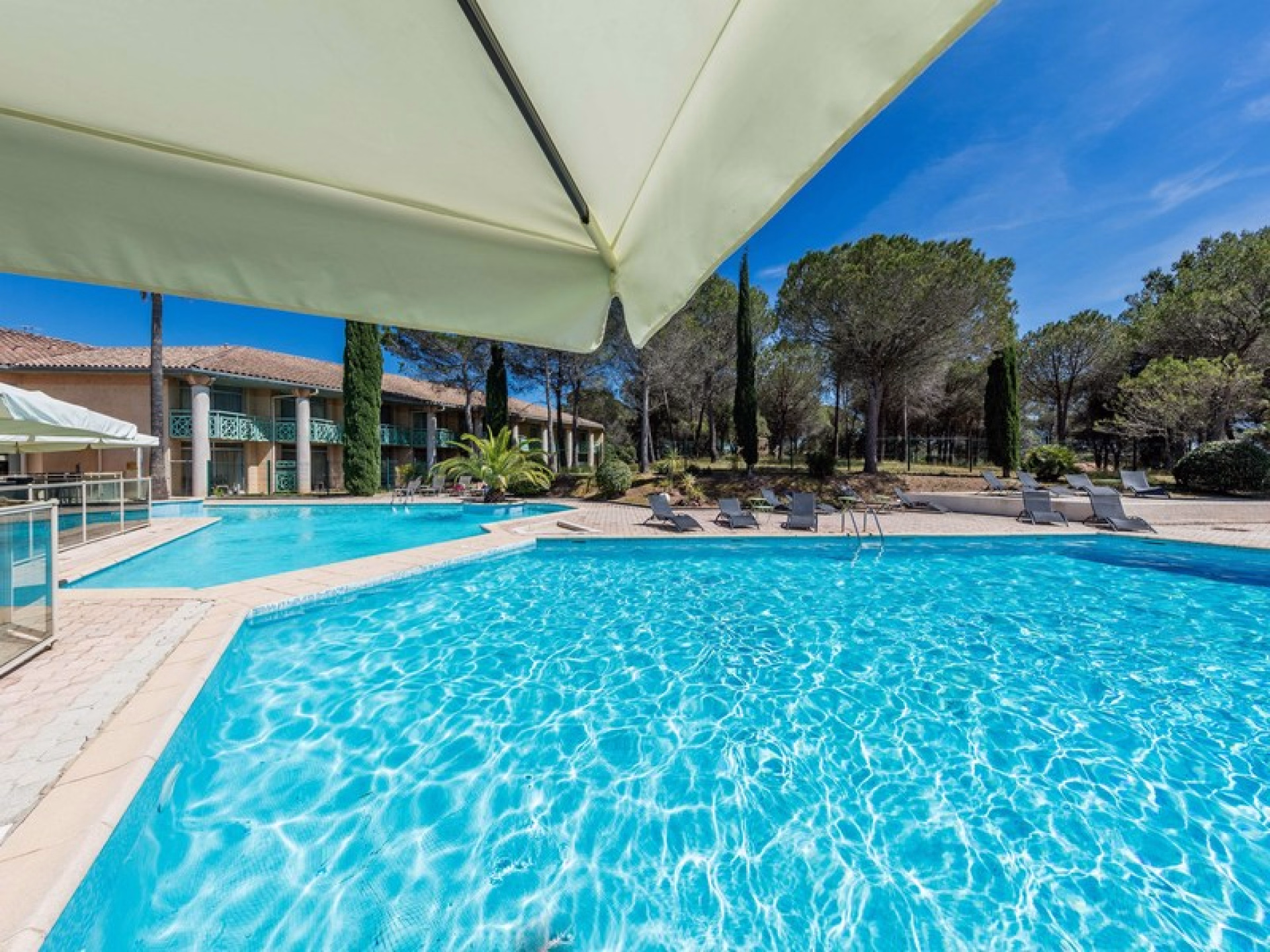 Hôtel 4*