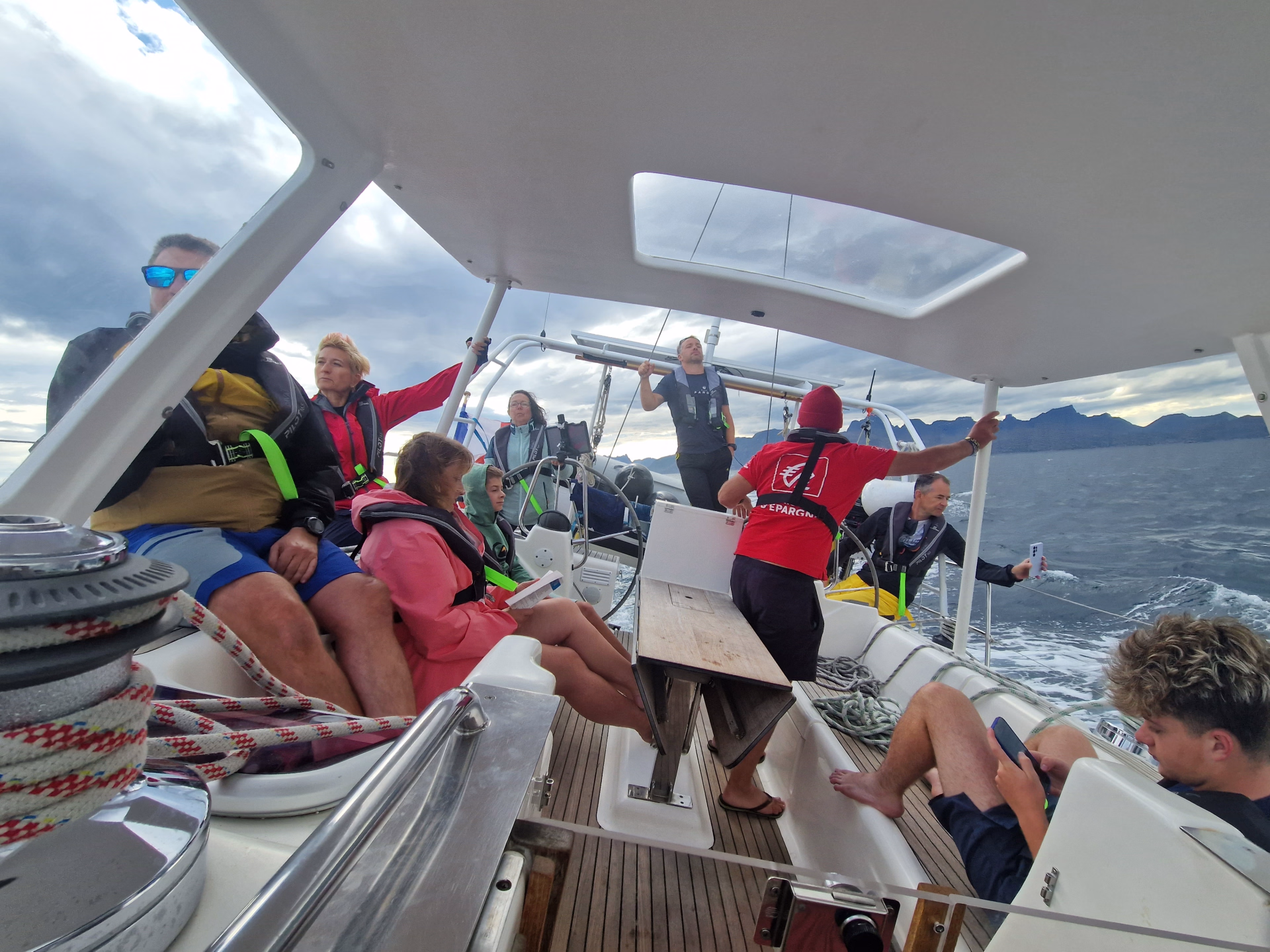 Voile et randonnée au cœur des îles Lofoten en toute intimité