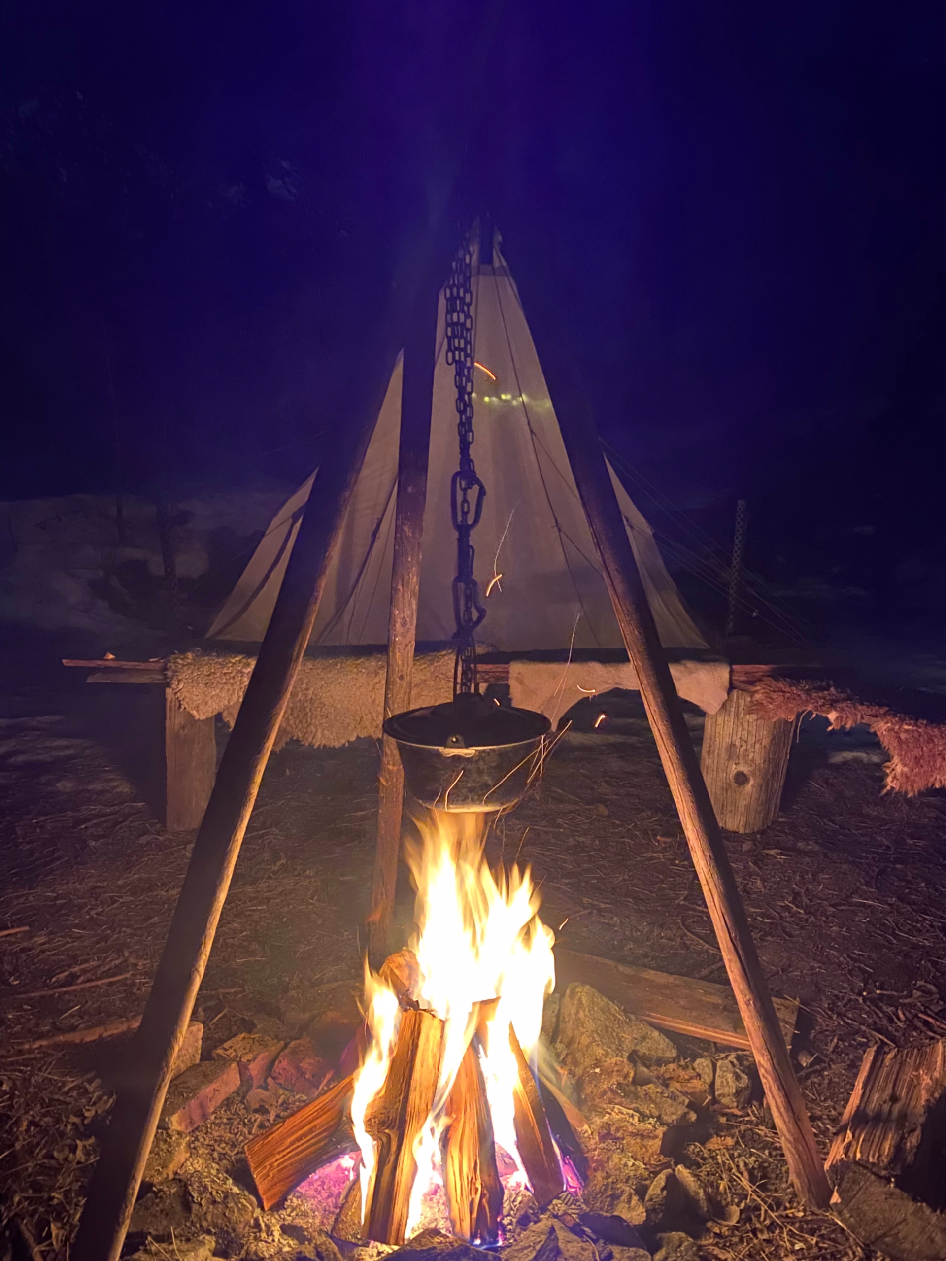 Eine zauberhafte Nacht in einem Tipi im Herzen der Alpen