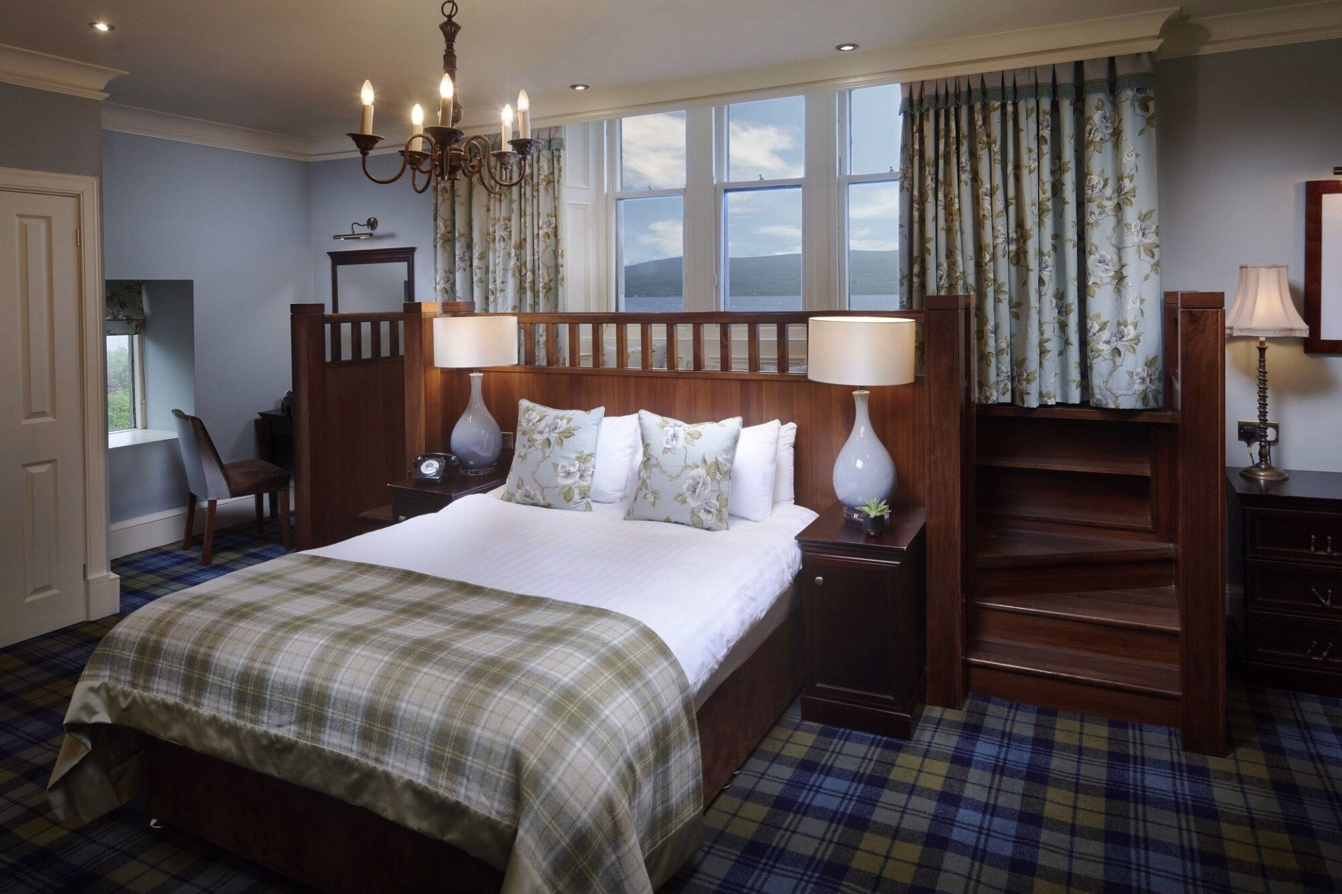 🏨 Hôtel 4* - Jours 9 à 10