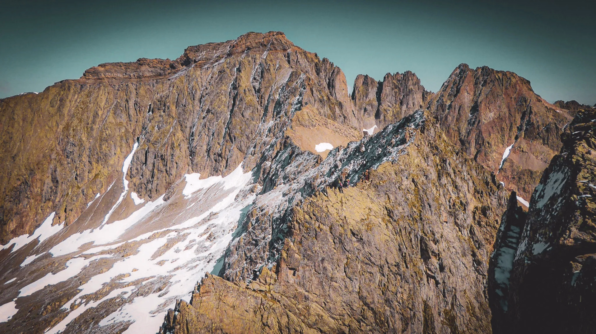 Initiation alpinisme et premières arêtes alpines face au Mont-Blanc