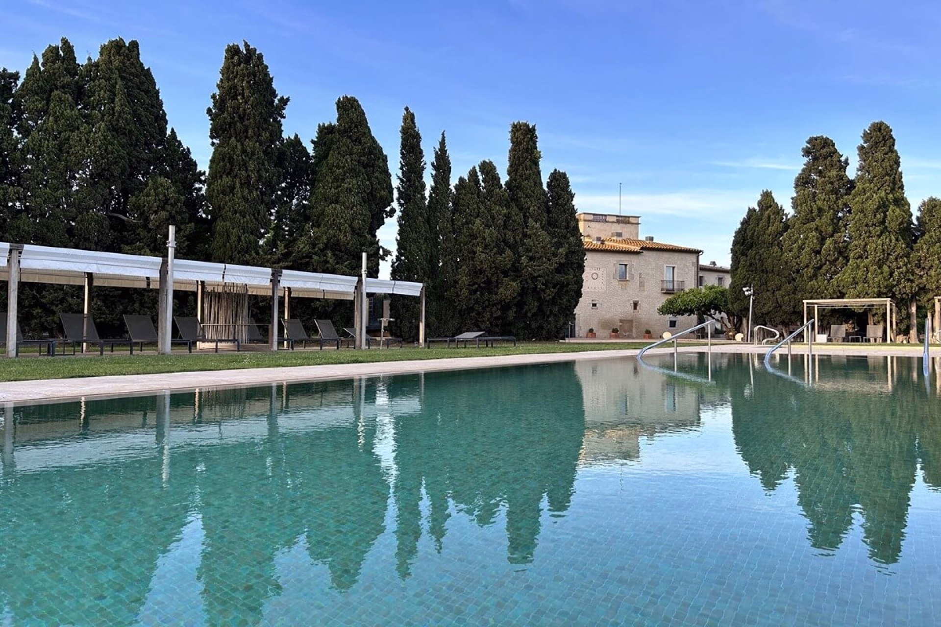 🏩 Hôtel 4* - Jours 1 à 2