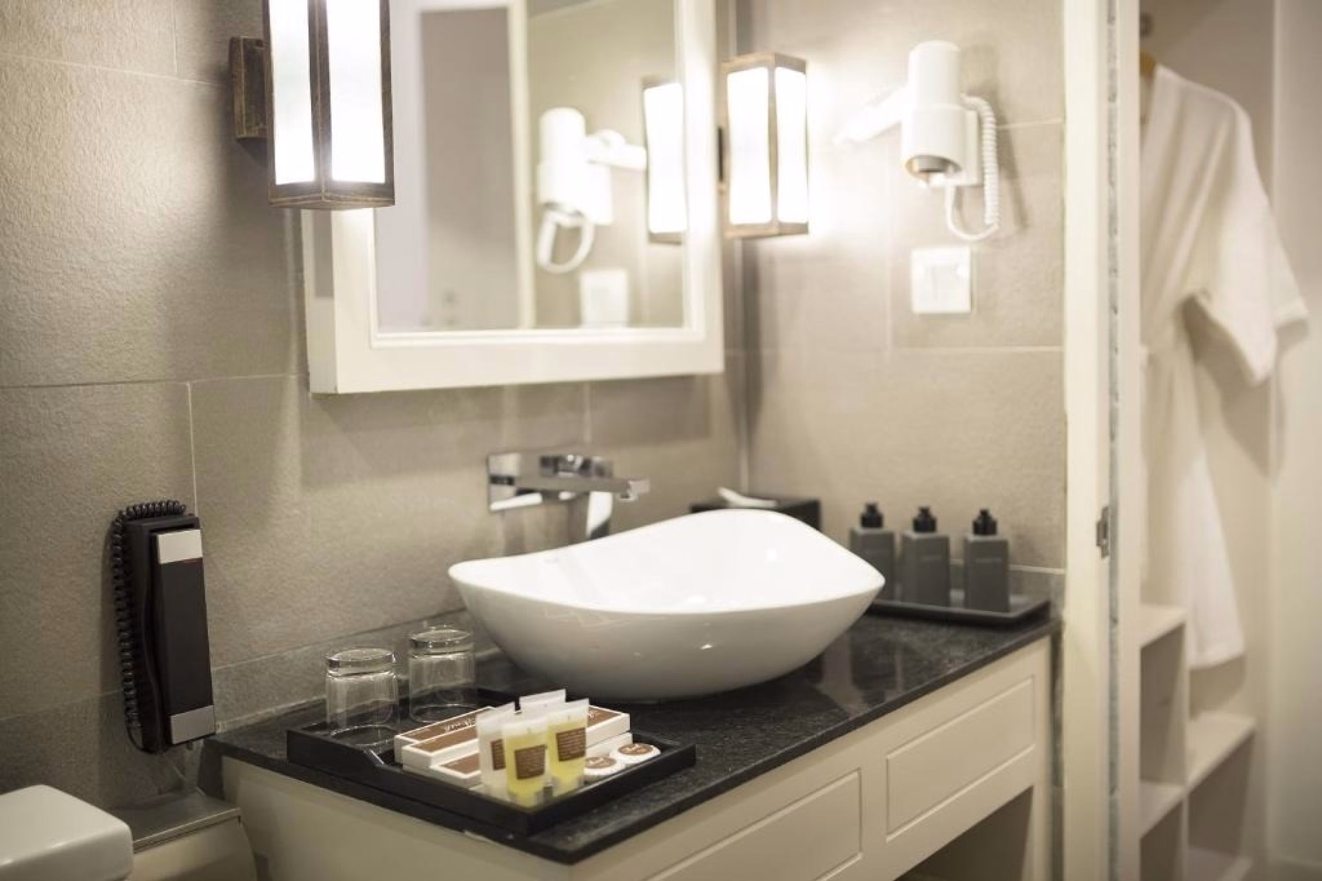 🏨 Hôtel 3* - Jours 1 à 2