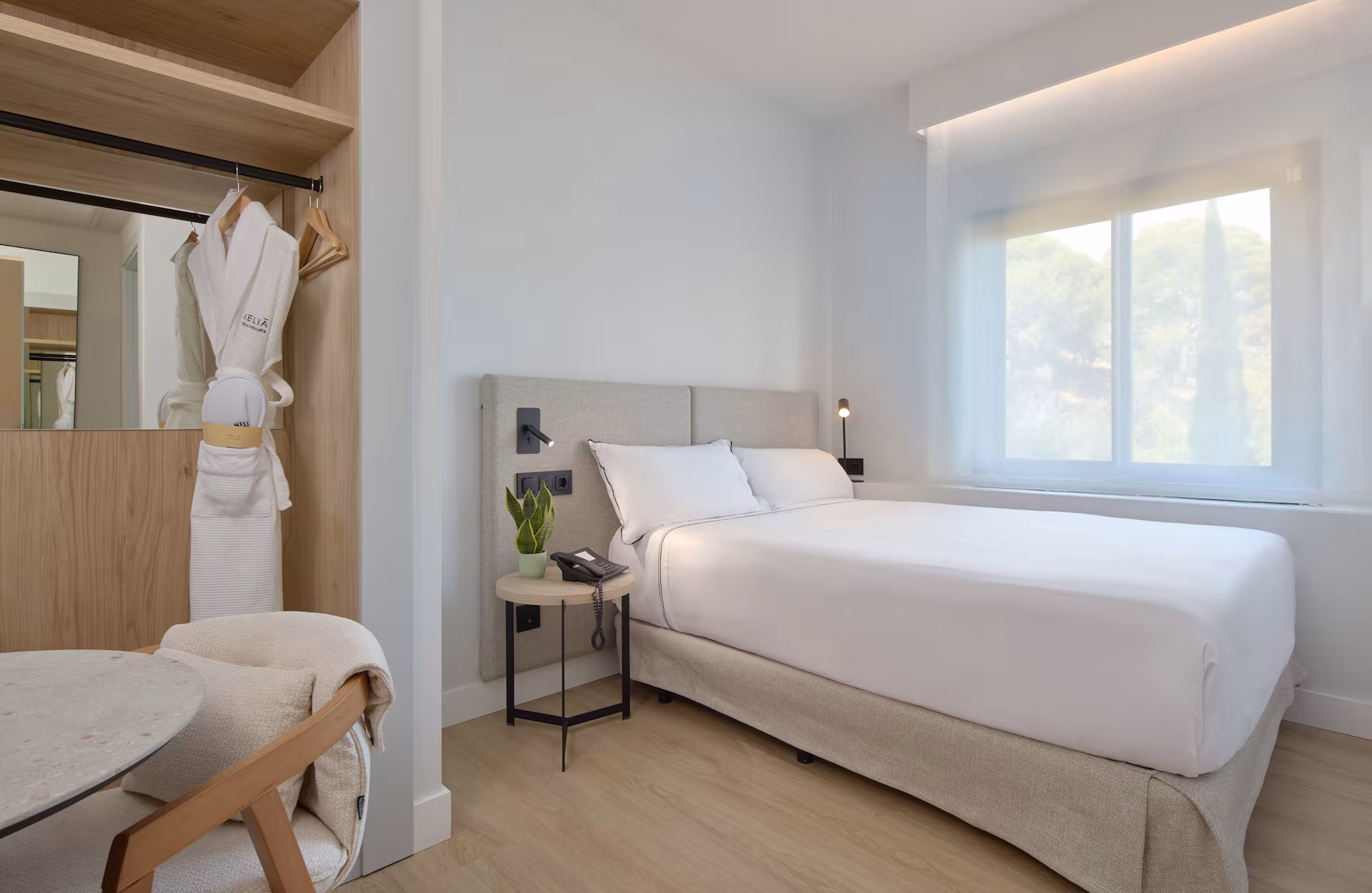 🏩 Hôtel 4* - Jours 1 à 2