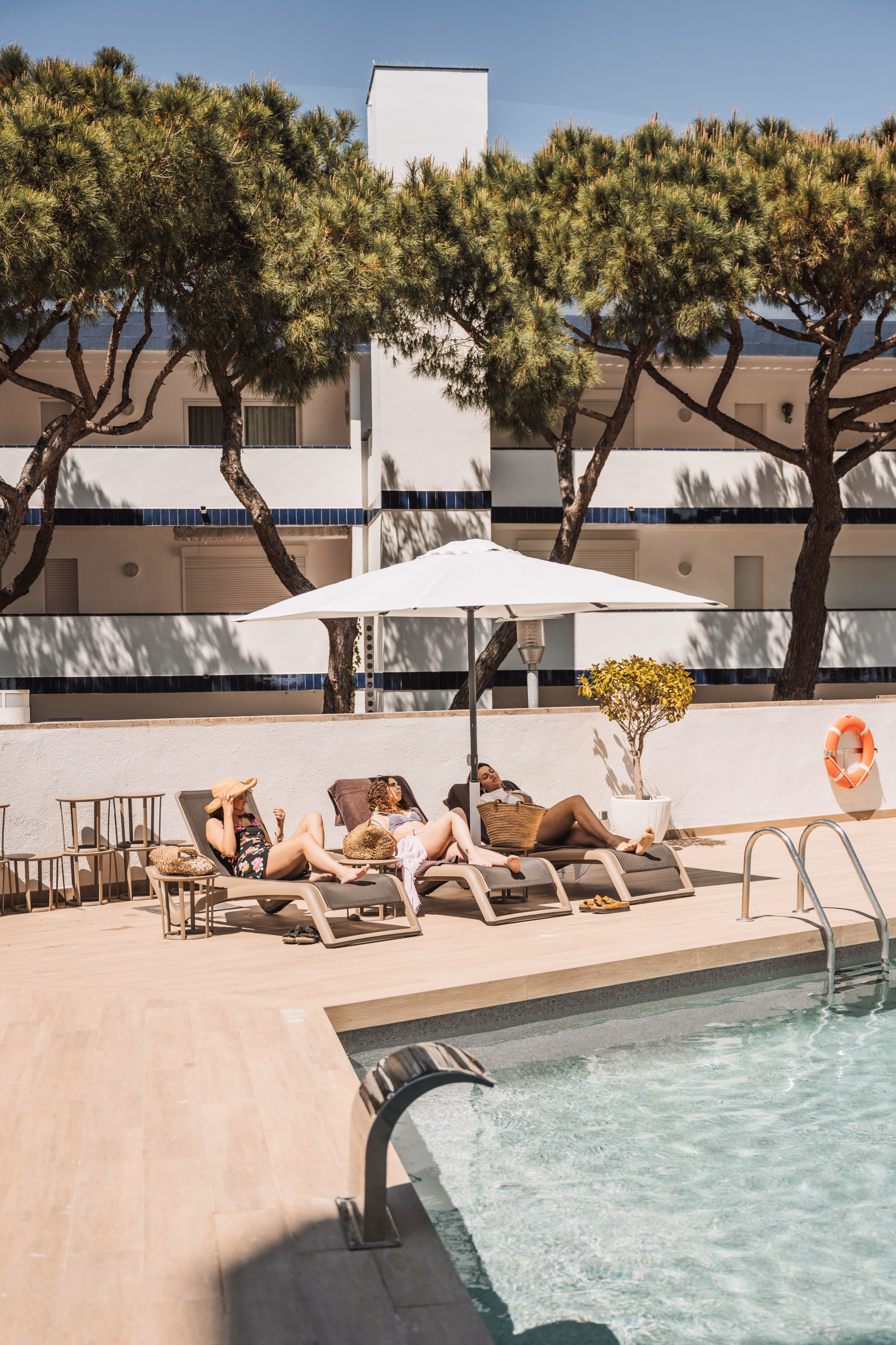 🏩 Hôtel 4* - Jours 1 à 4