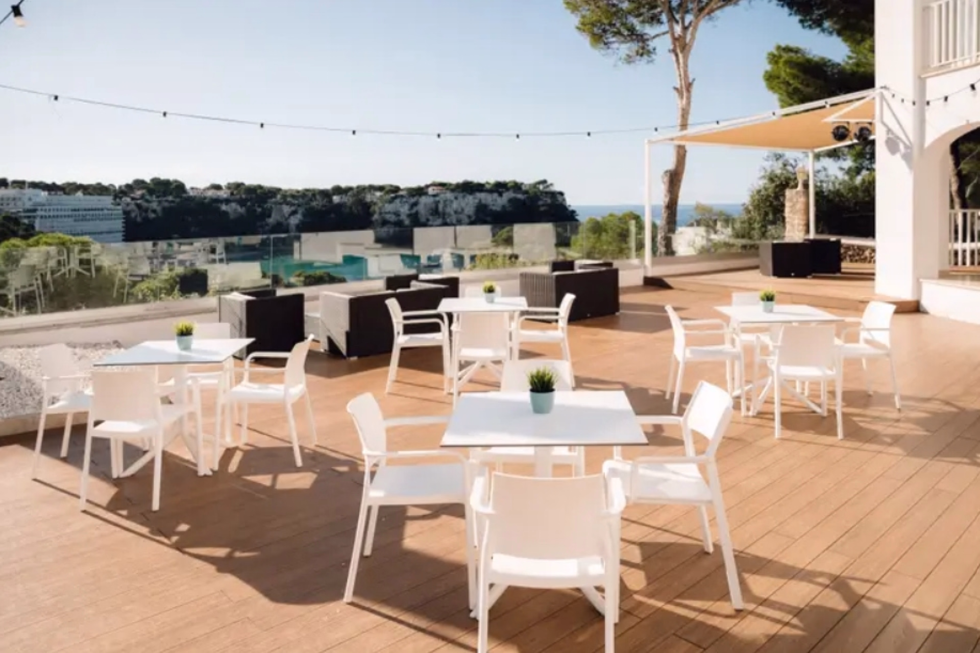 🏨 Hôtel 4* - Jour 8