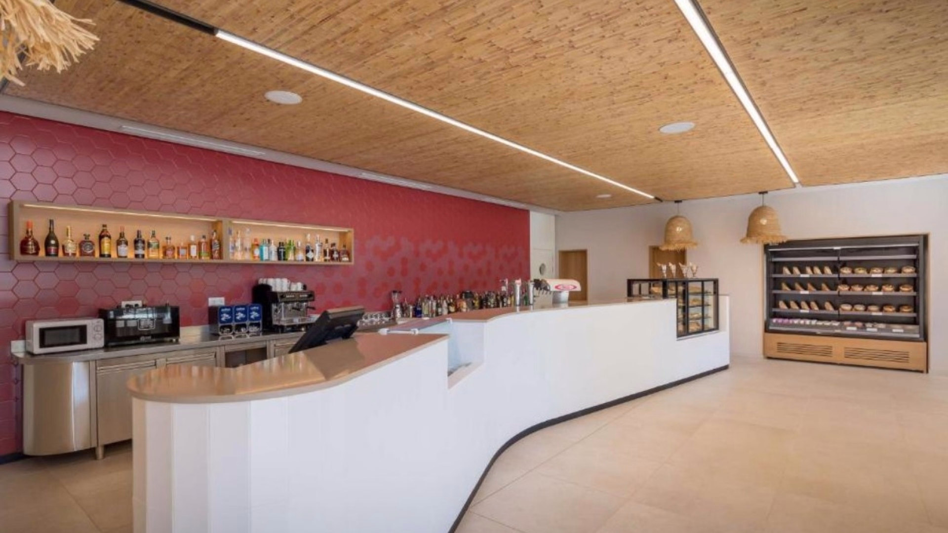 🏨 Hôtel 4* - Jours 1 à 7