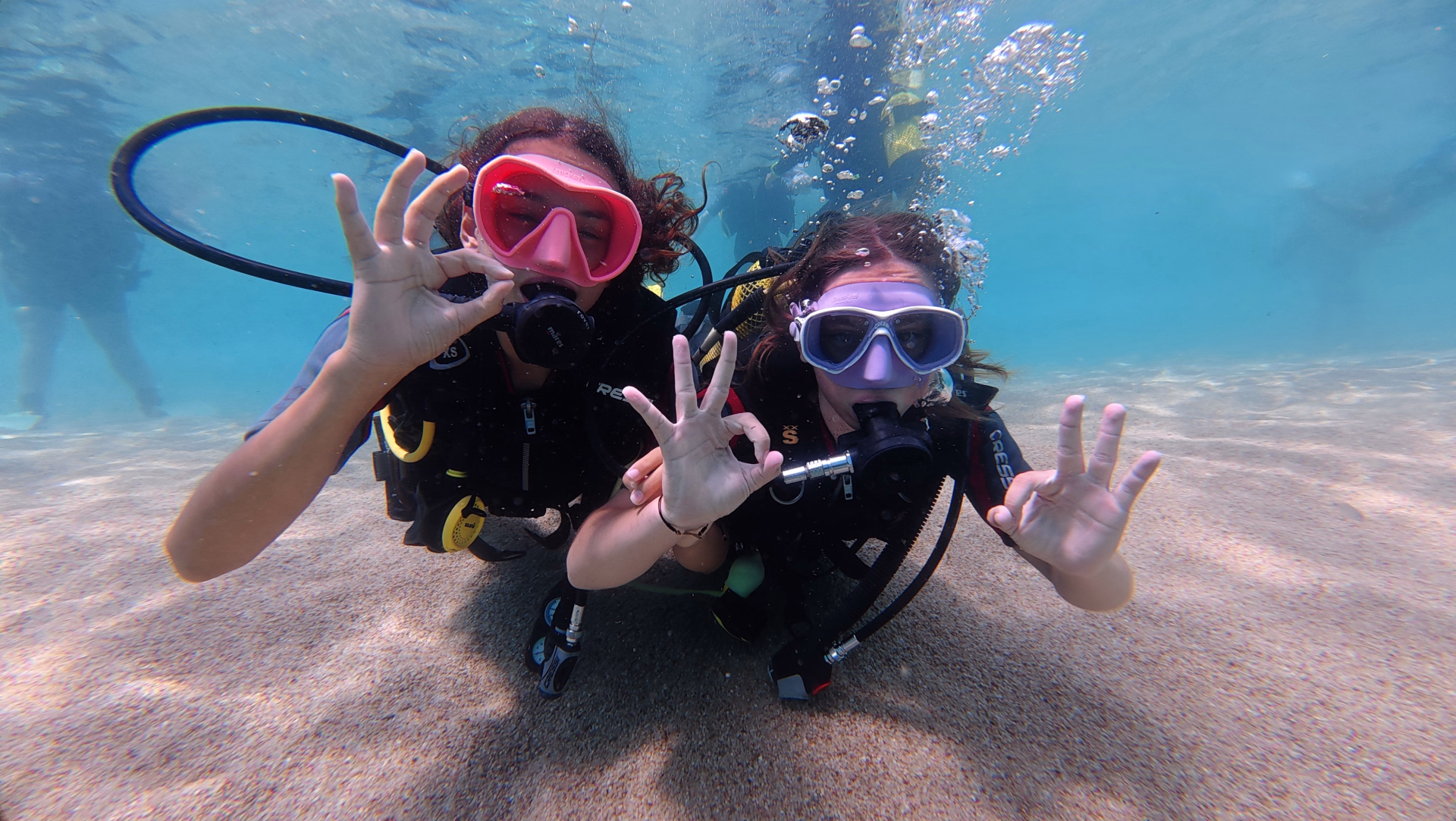 Aventures subaquatiques à Fenals : baptême et snorkeling jour et nuit