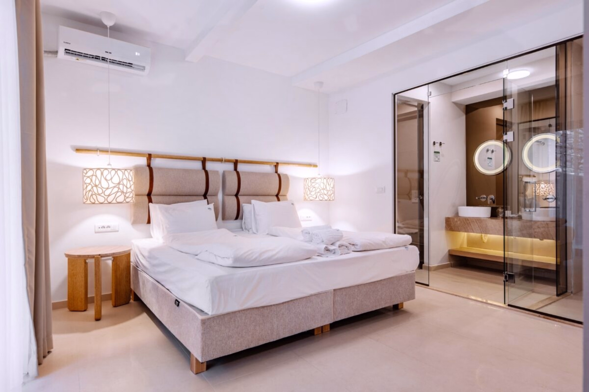 🏩 Hôtel 4* - Jours 3 à 4