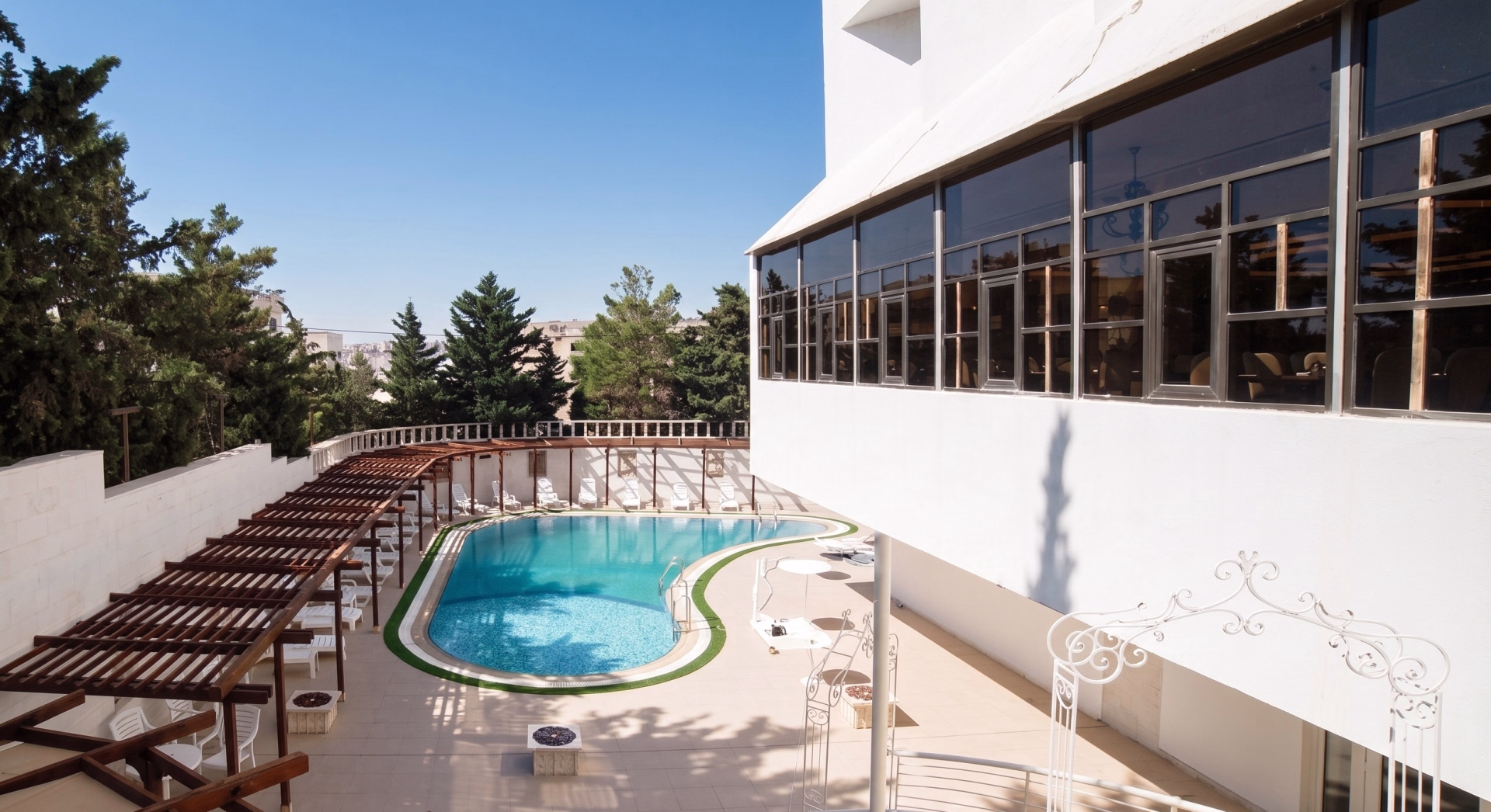 🏨 Hôtel 4* - Jour 1