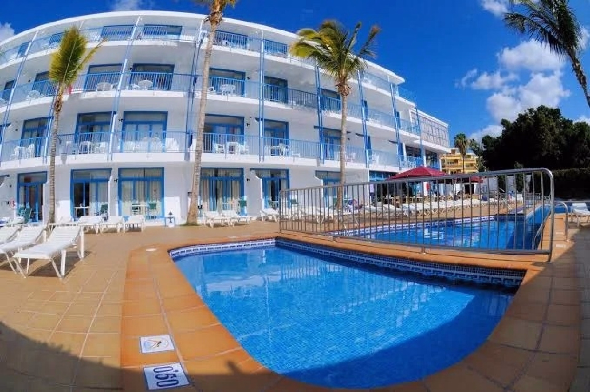 🏨 Hôtel 2* - Jours 1 à 3