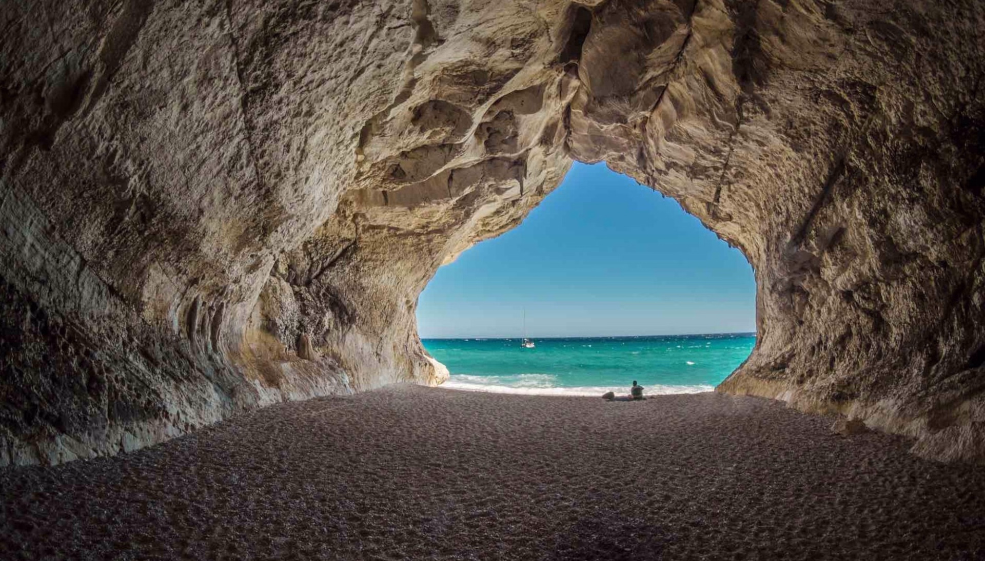 Randonnée entre falaises et criques secrètes en Sardaigne