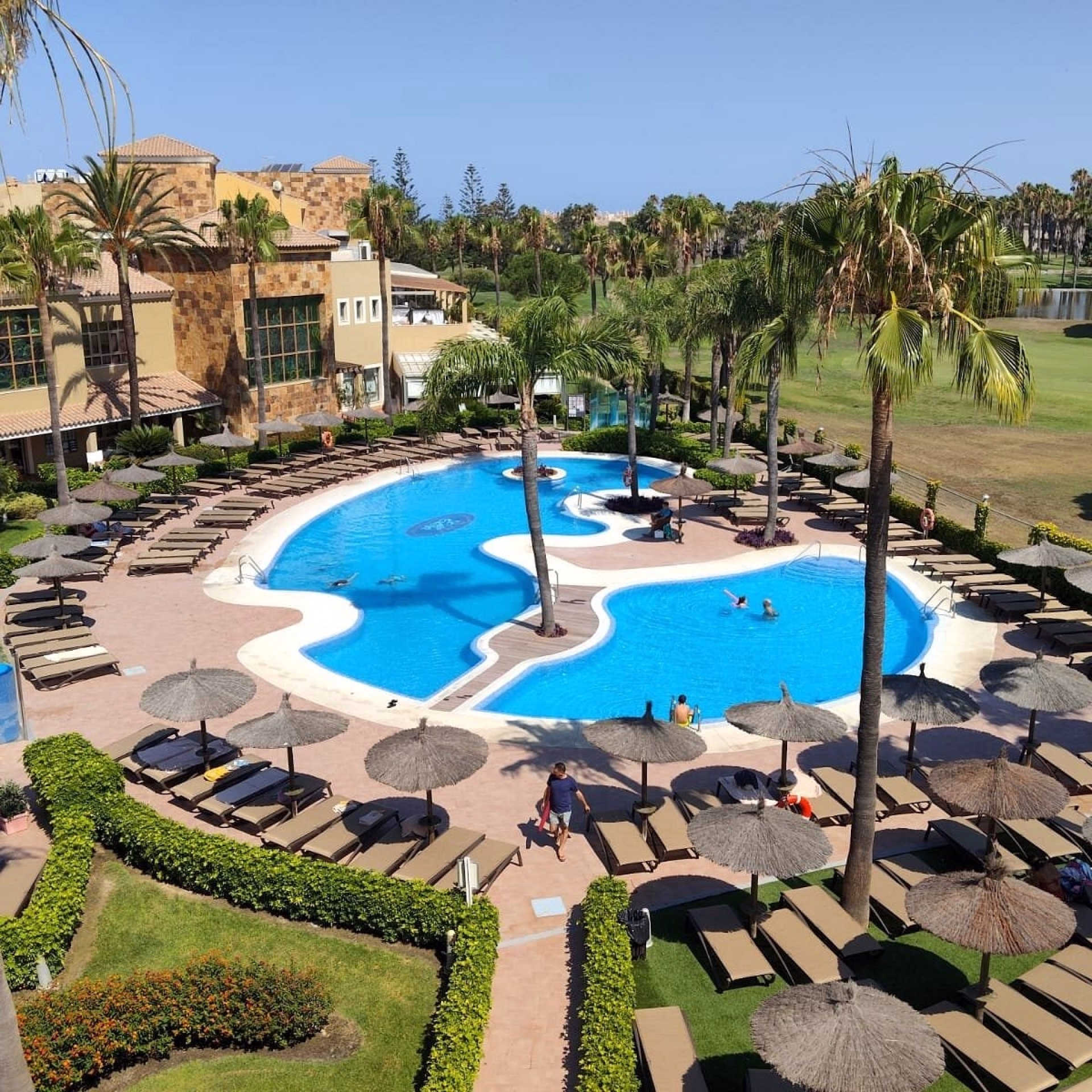 🏨 Hôtel 4* - Jours 1 à 3, 5