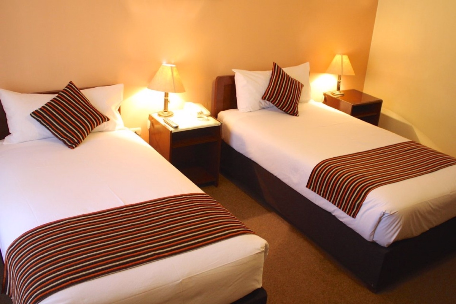 🏨 Hôtel 3* - Jours 1 à 2