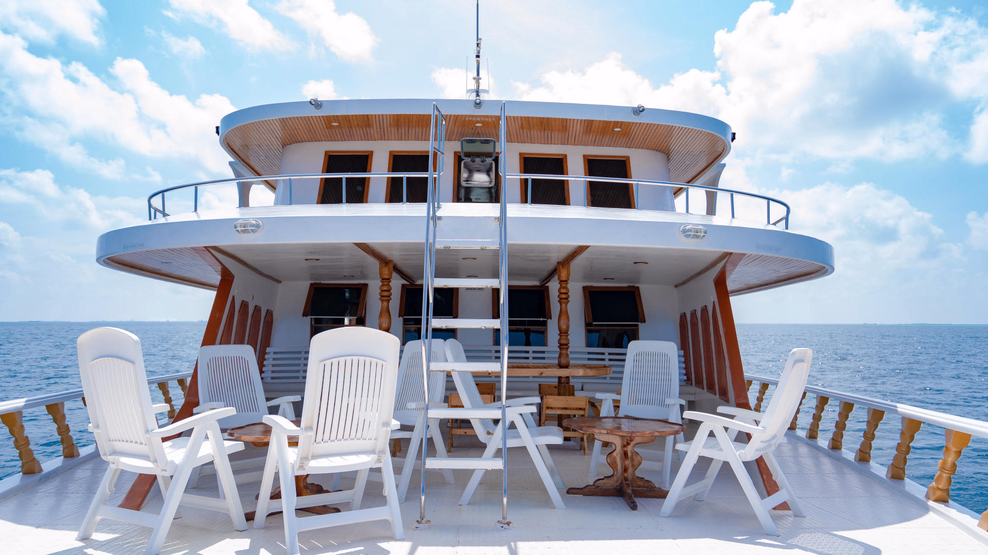 🚢 Bateau de croisière à moteur - Jours 1 à 10