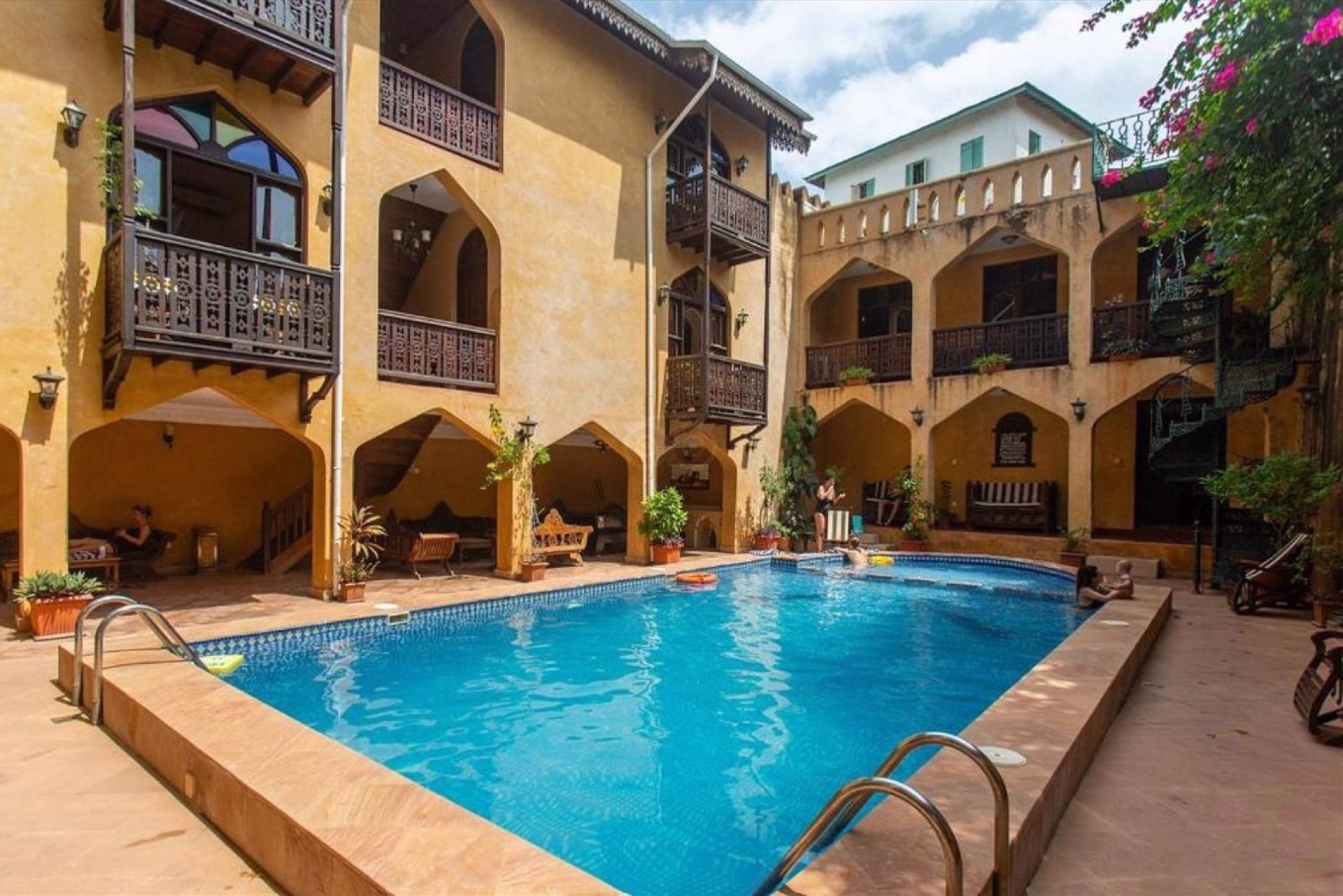 🏨 Hôtel 4* - Jour 1