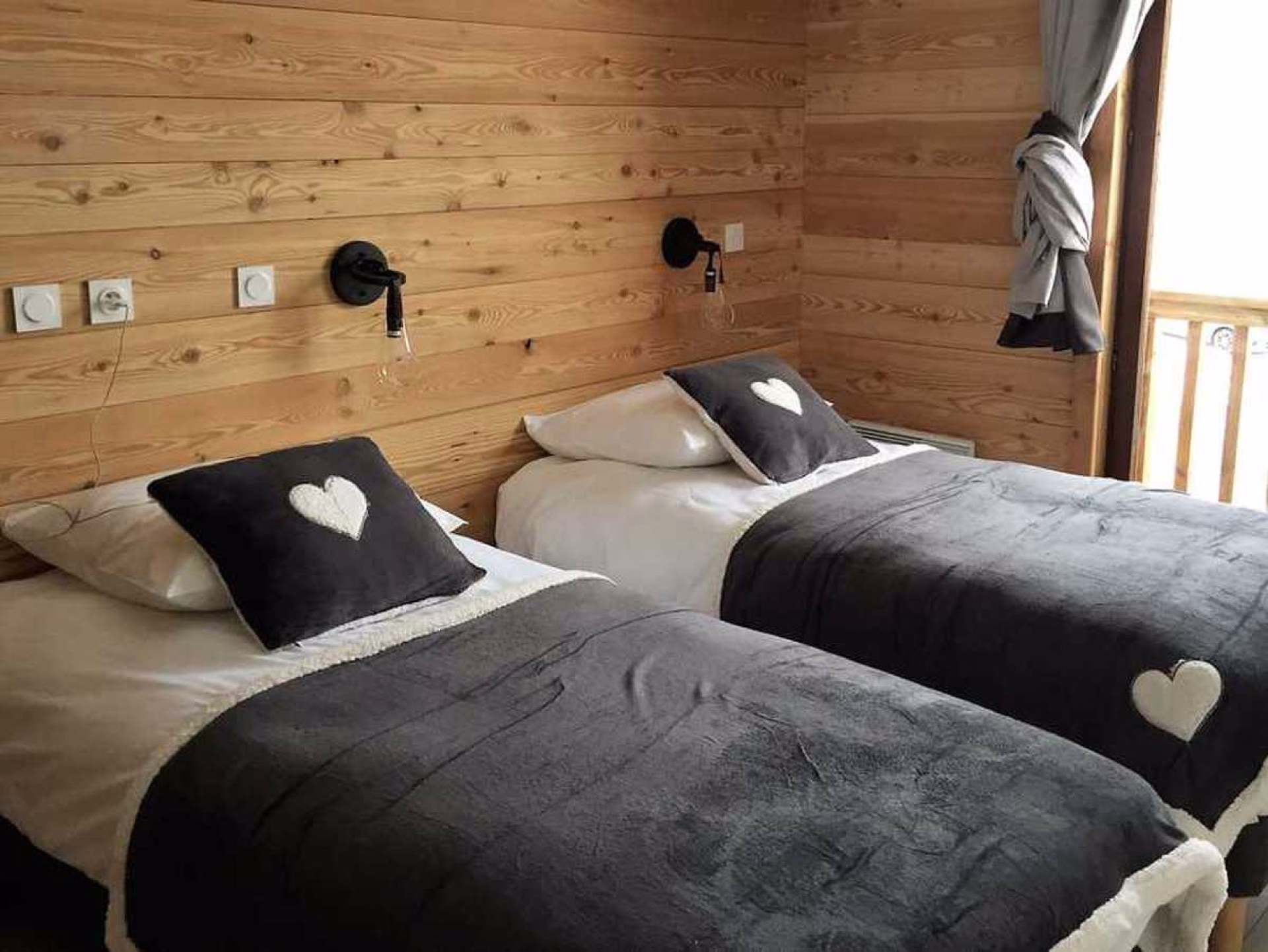 🏨 Hôtel 2* - Jours 1 à 4, 6