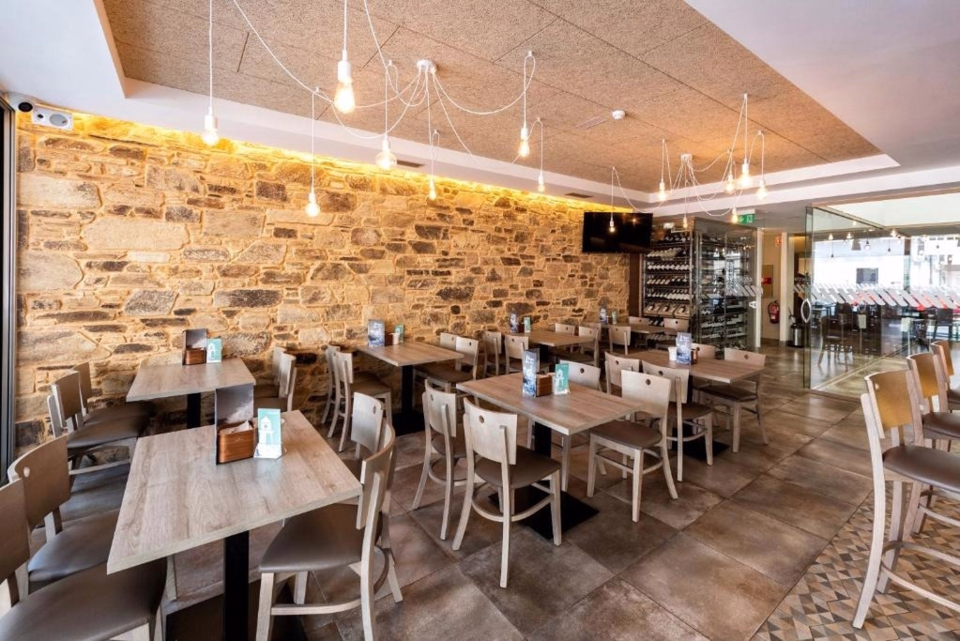 🏨 Hôtel 3* - Jours 1 à 2