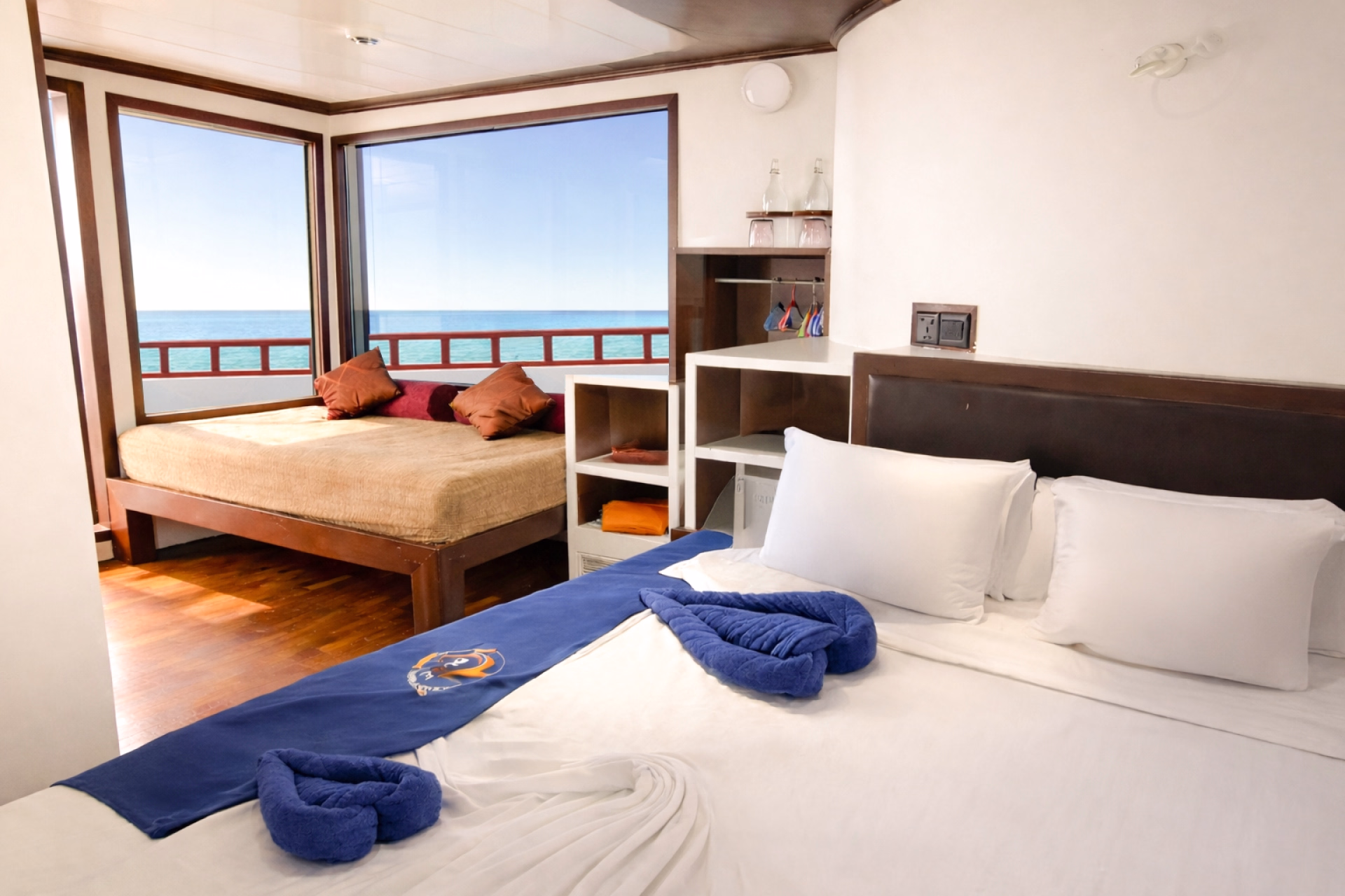 🚢 Bateau de croisière à moteur - Jours 1 à 7