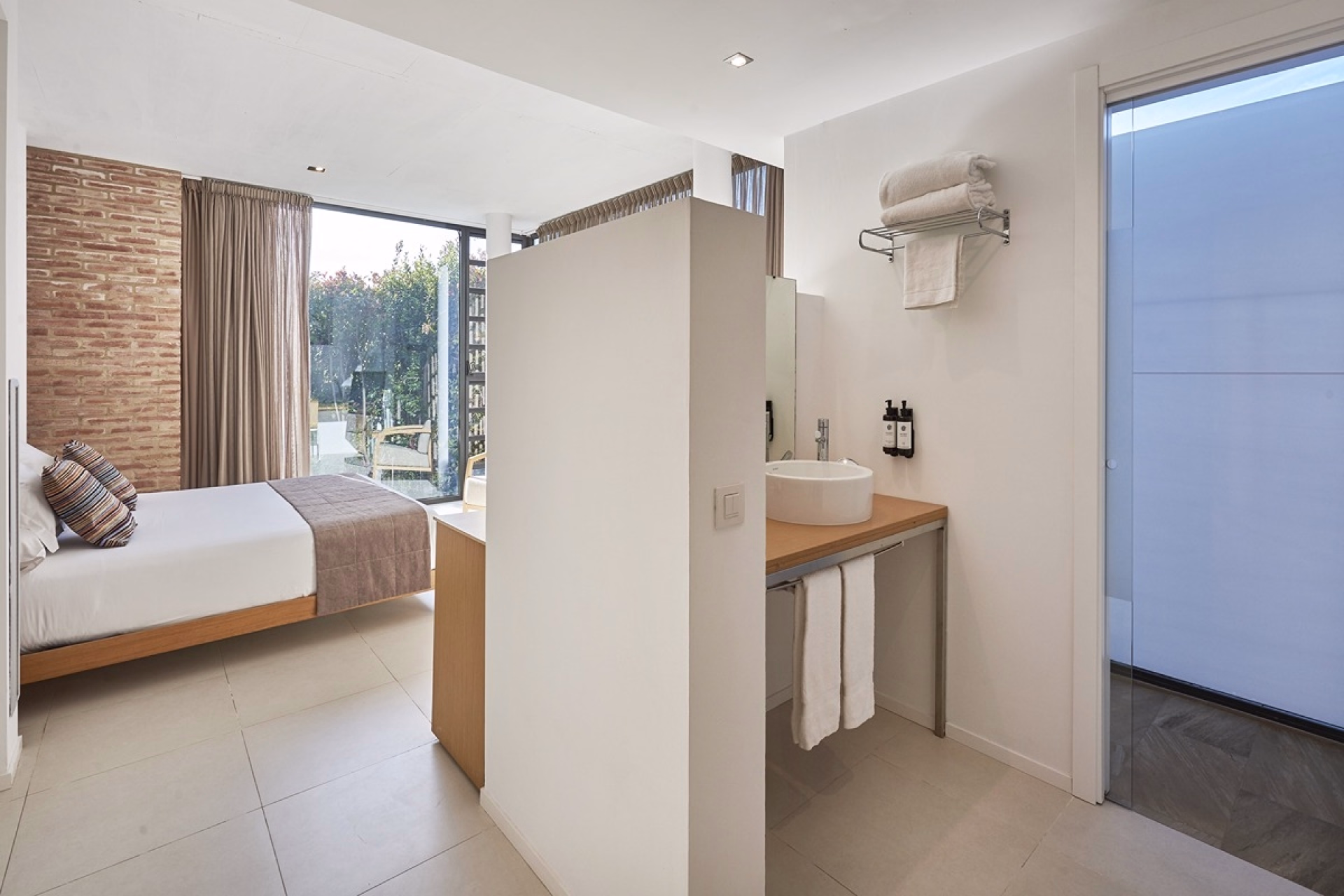 🏩 Hôtel 4* - Jours 1 à 2