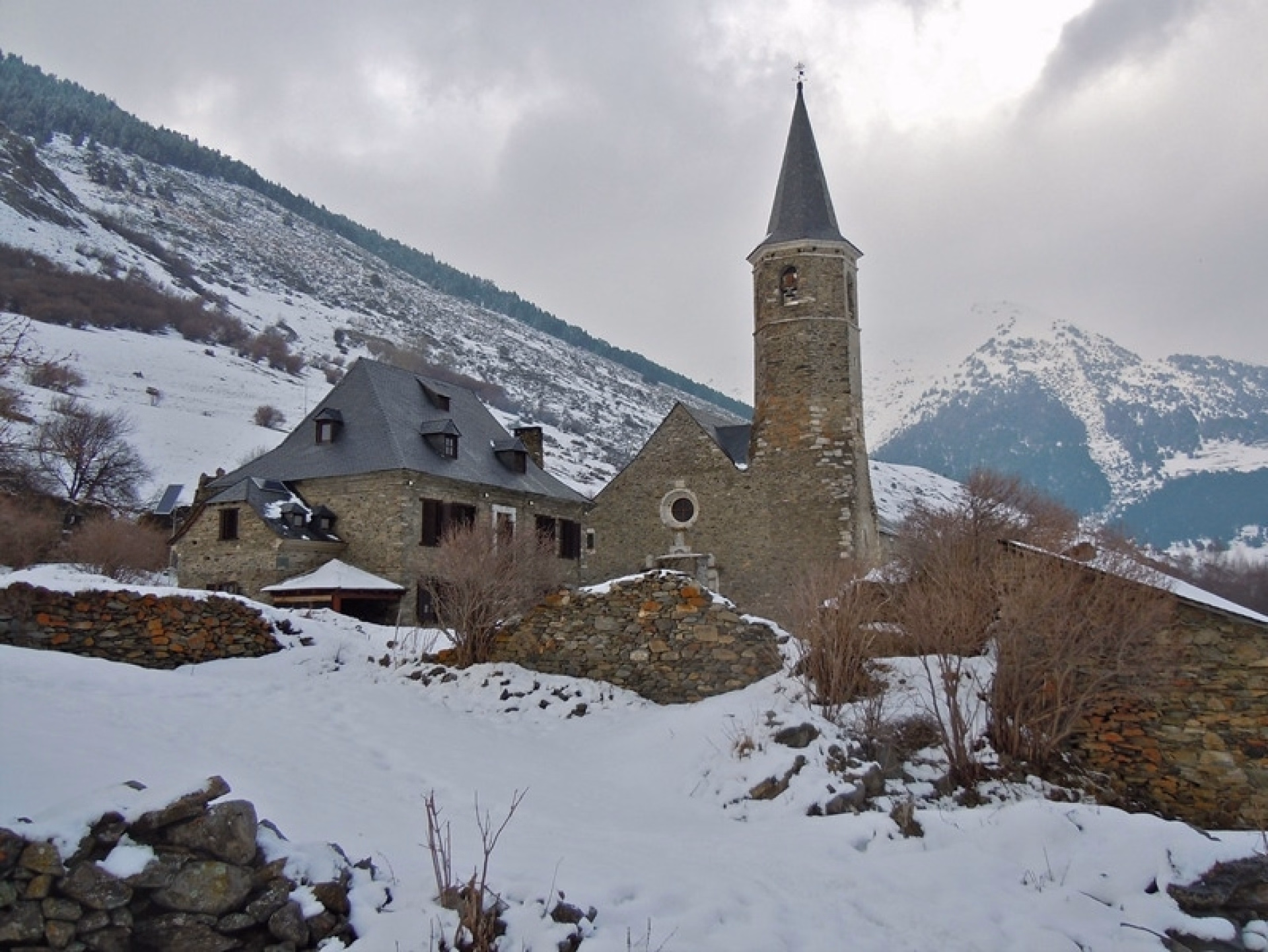 Réveillon en raquettes au refuge de Montgarri dans les Pyrénées