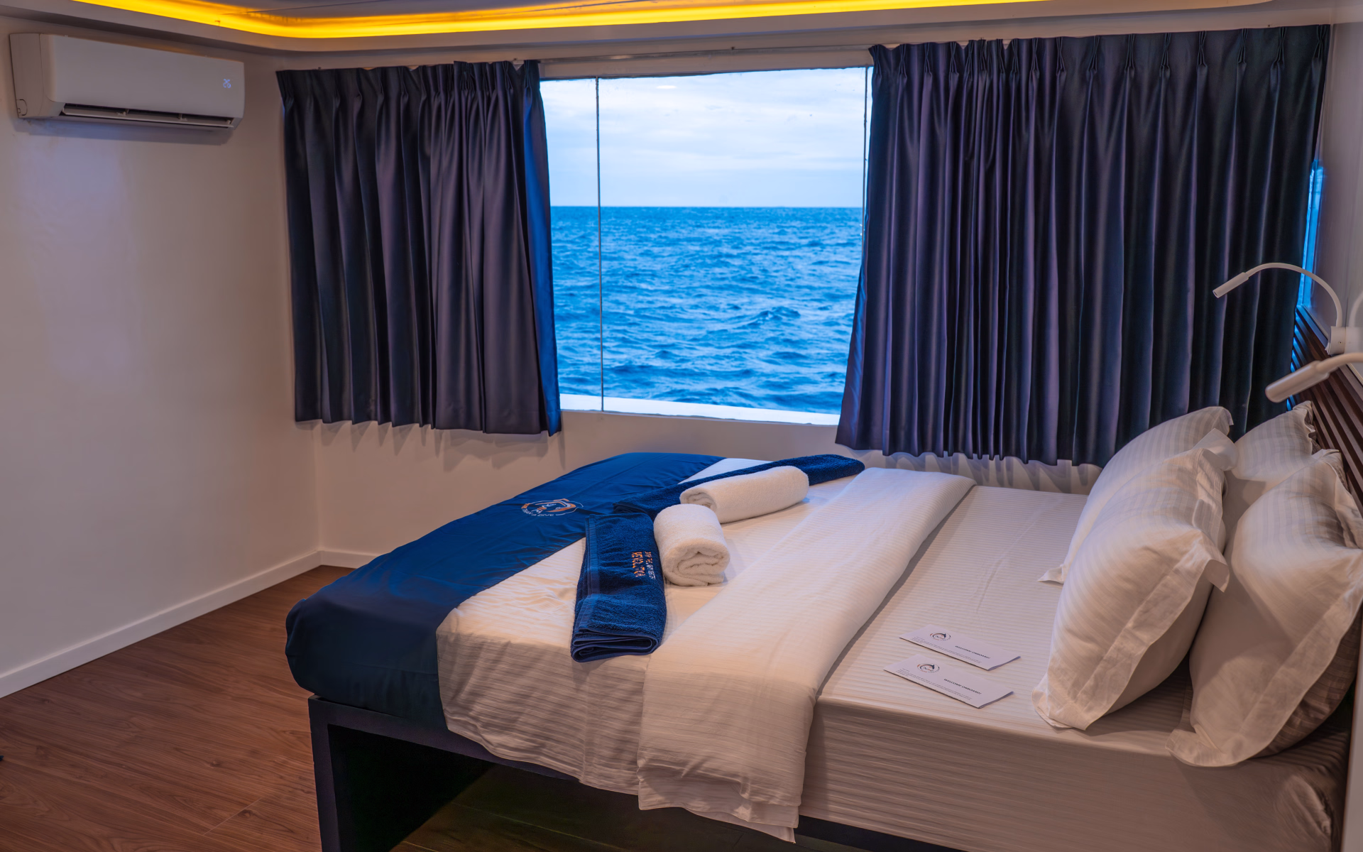 🚢 Bateau de croisière à moteur