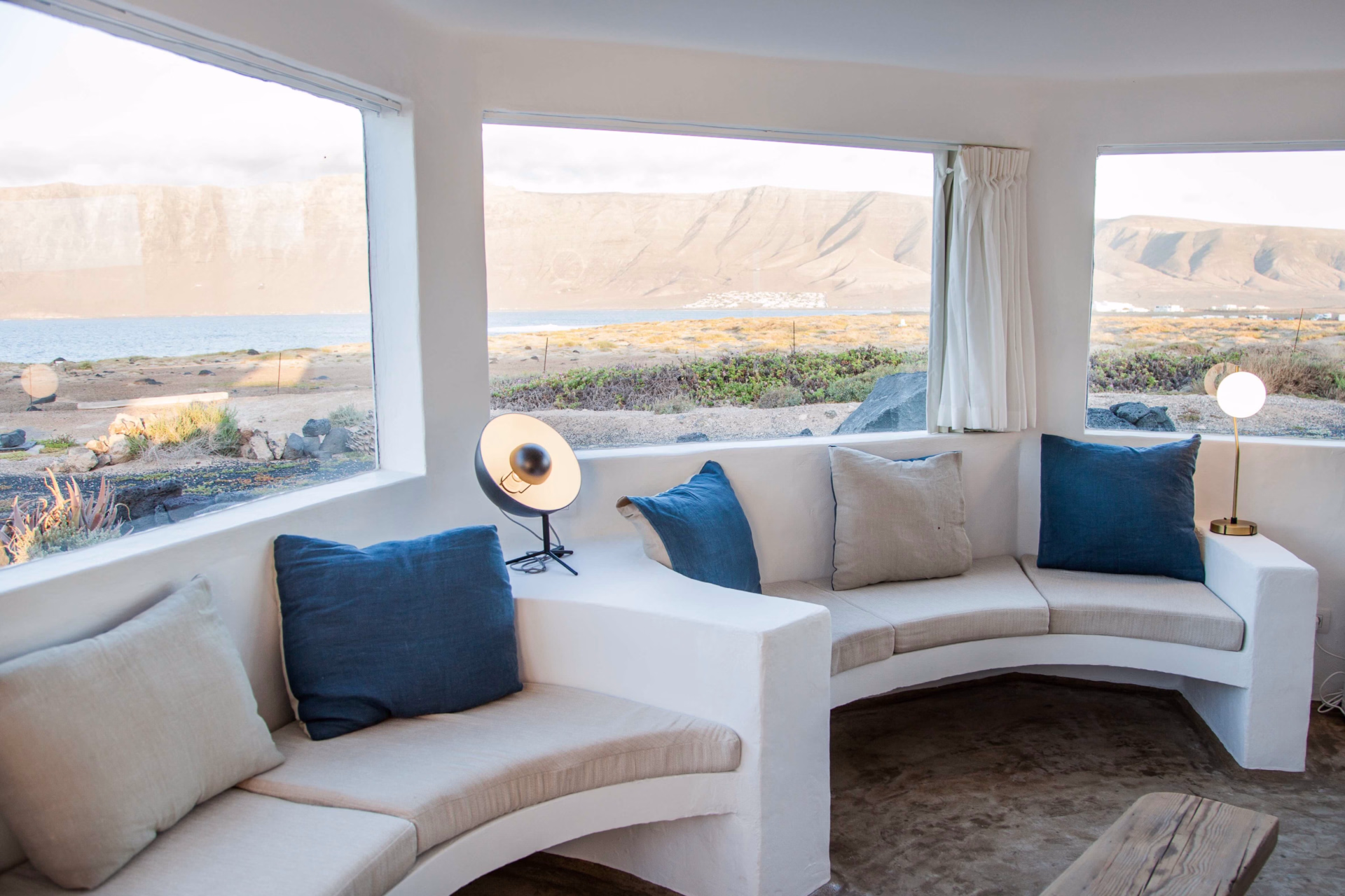 Surf Camp à Lanzarote entre vagues sauvages et volcans dorés