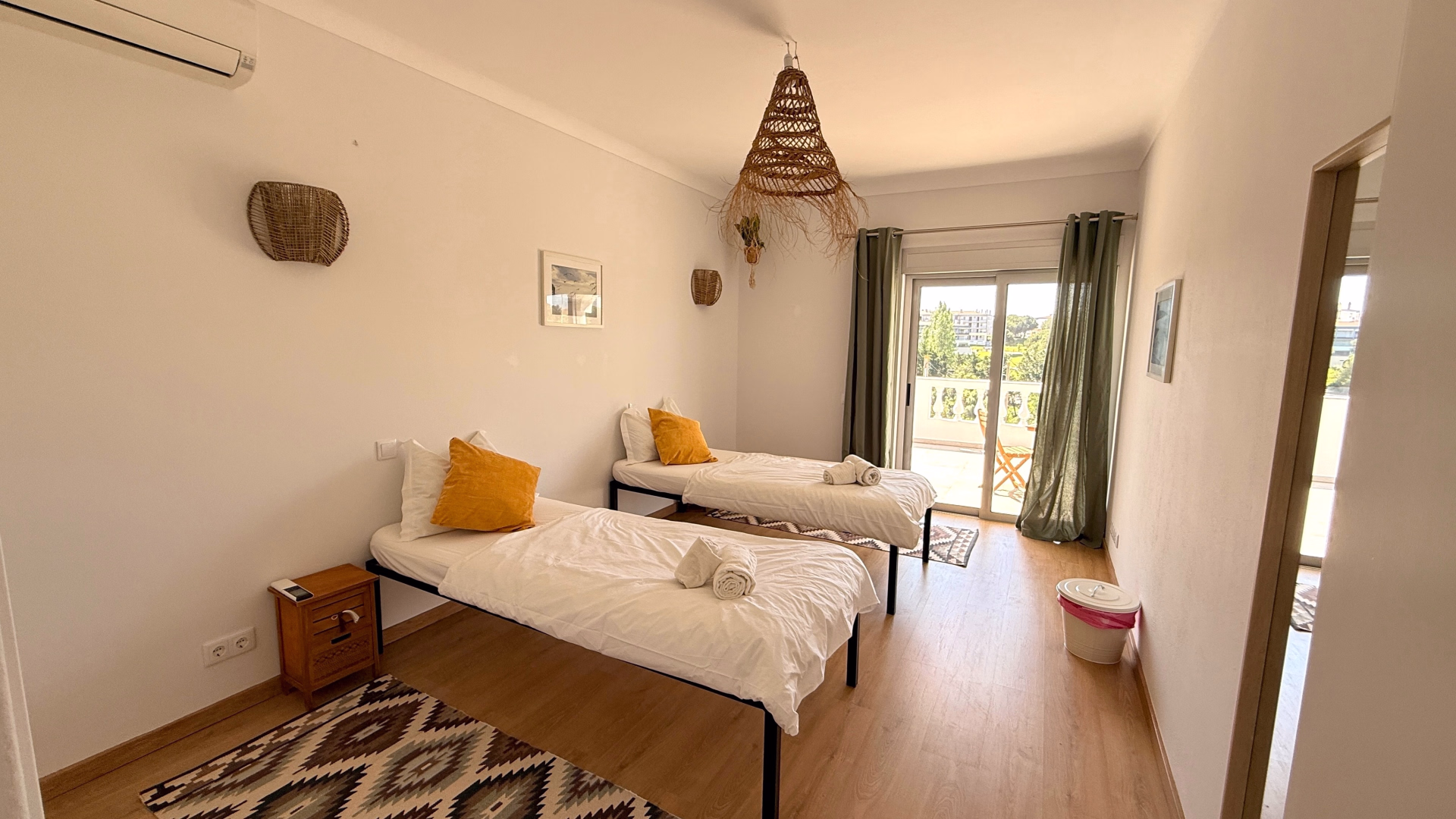 🏠 Surf House