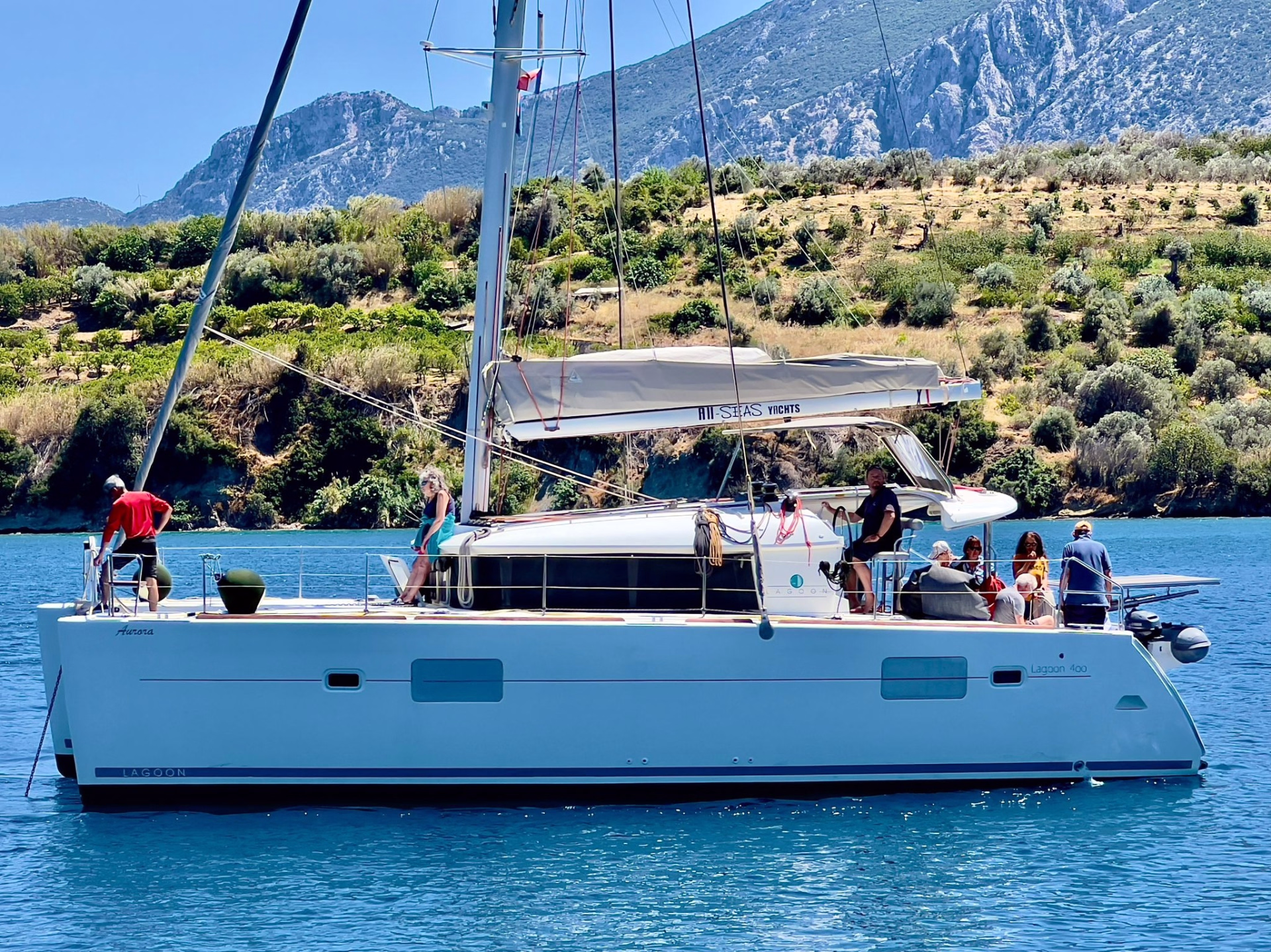Croisière conviviale d'île en île en catamaran sur la Mer Egée
