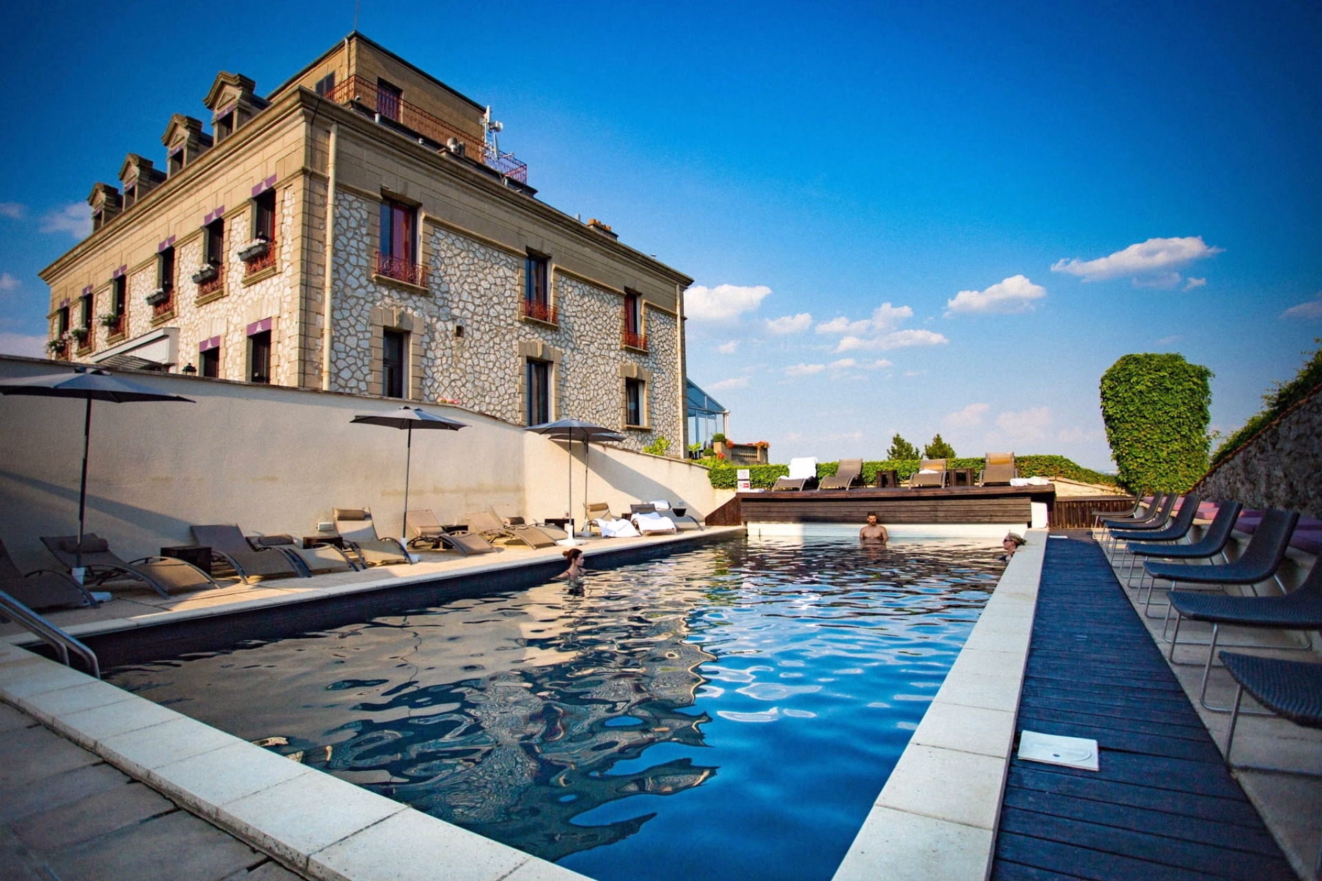 🏨 Hôtel 3* - Jours 1 à 2