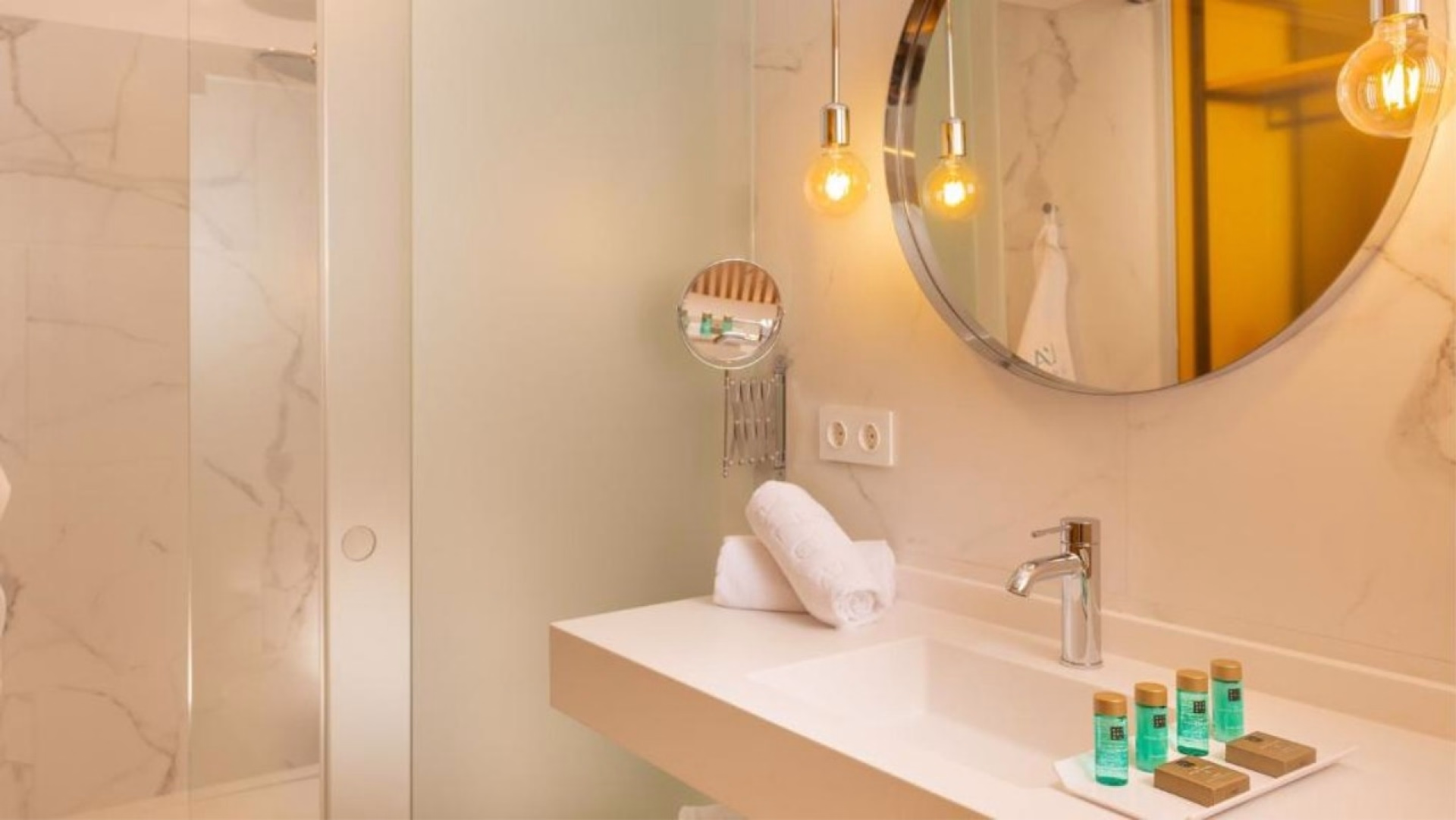 🏨 Hôtel 4* - Jours 1 à 7