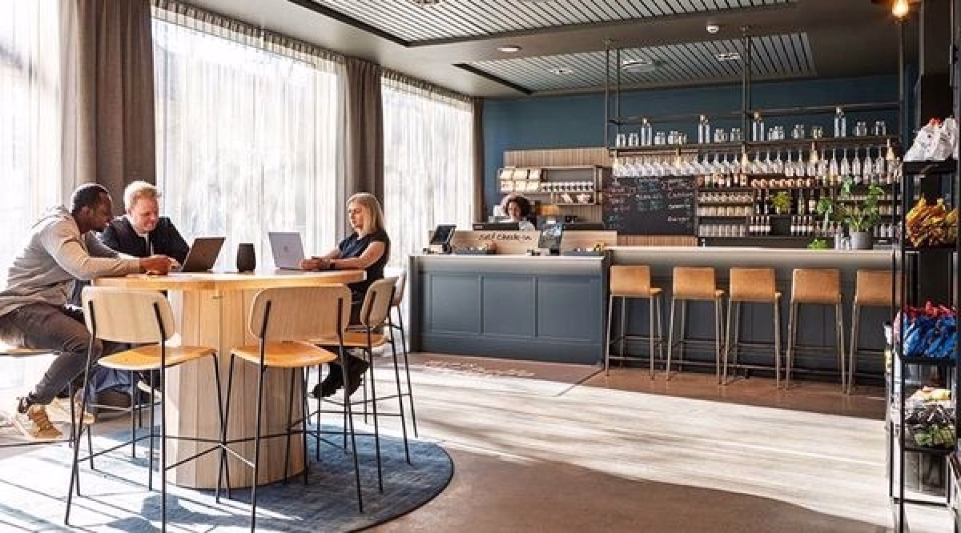 🏨 Hôtel 3* - Jours 1 à 2