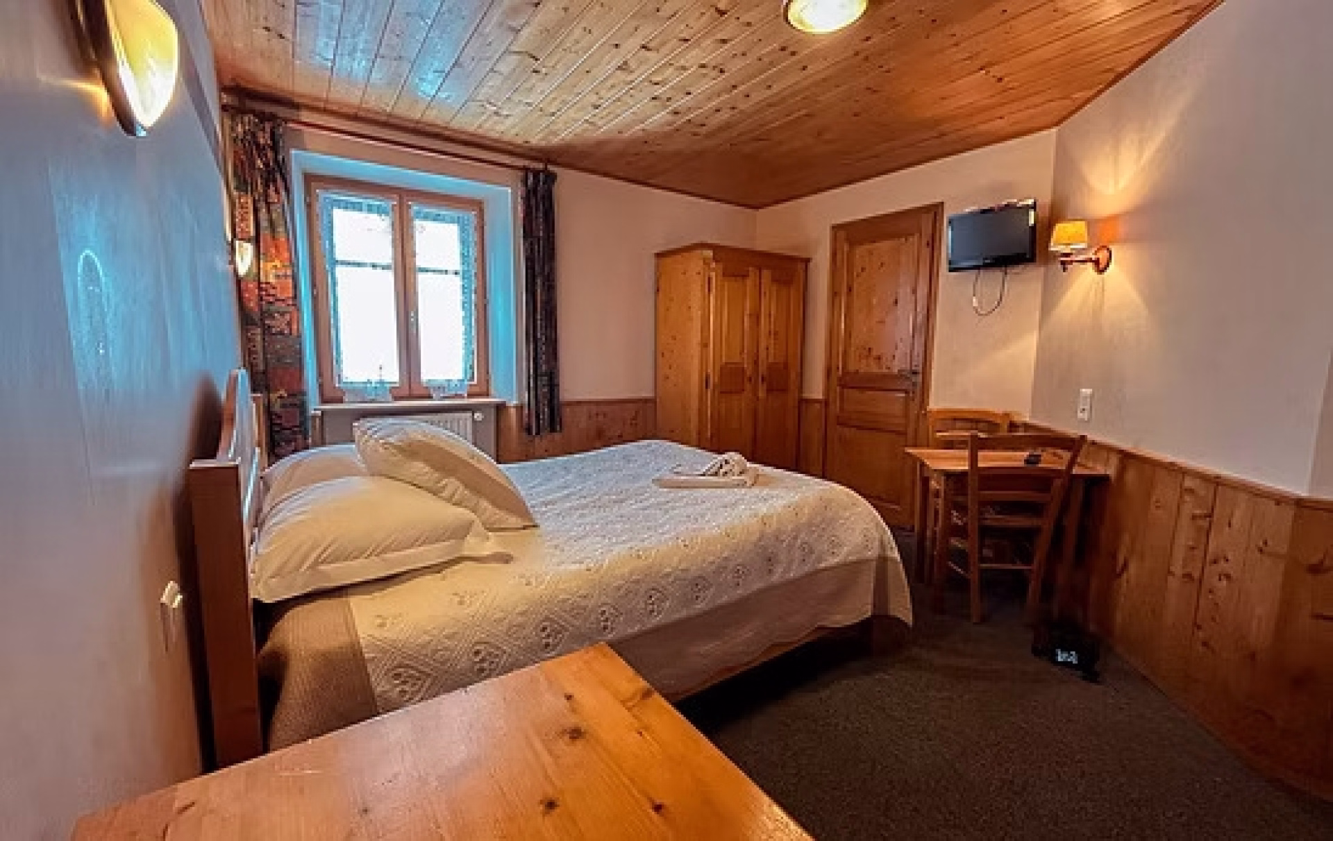 🏨 Hôtel 2* - Jours 1 à 6