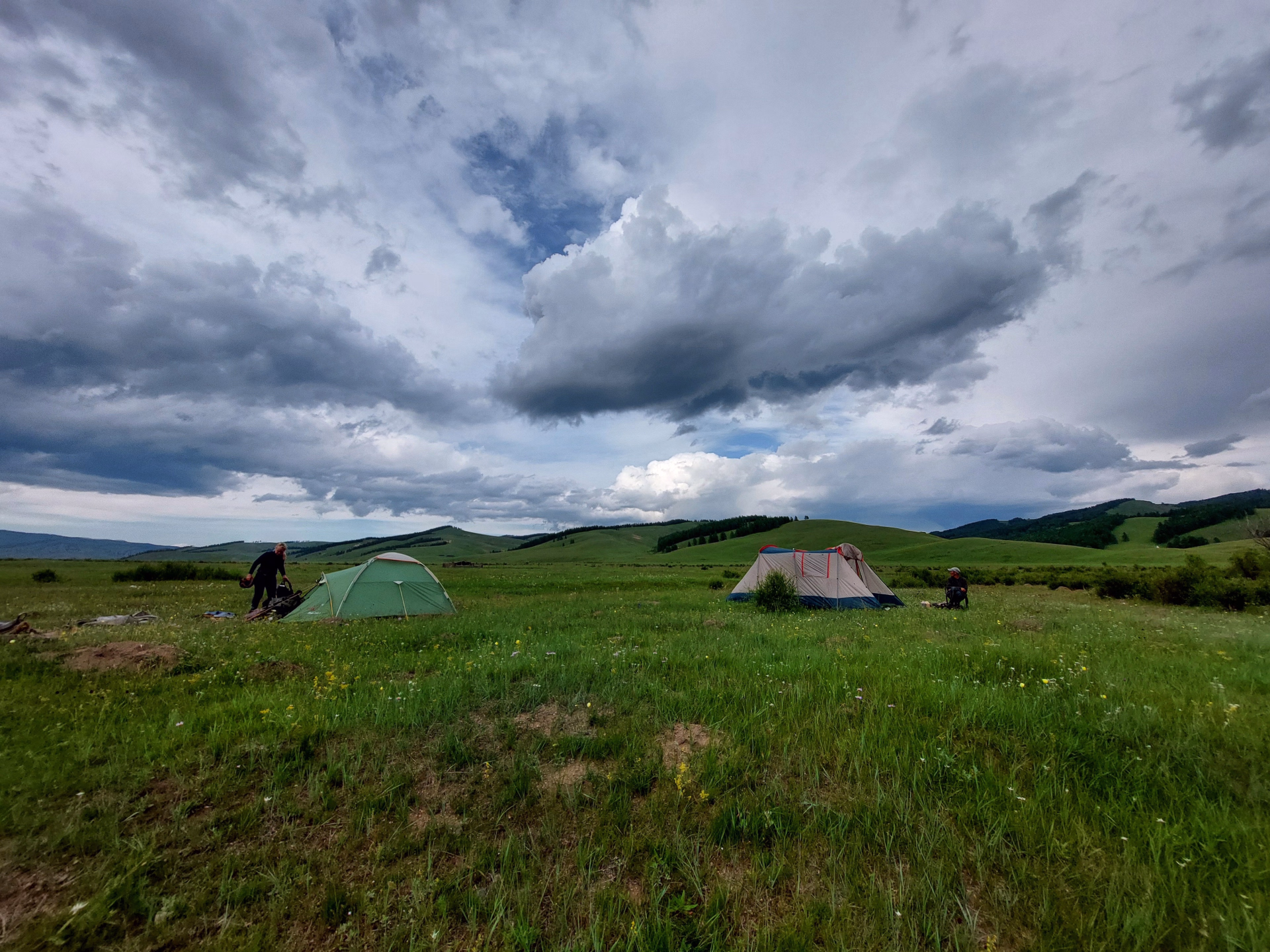 Randonnée à cheval dans le parc national de Terelj en Mongolie