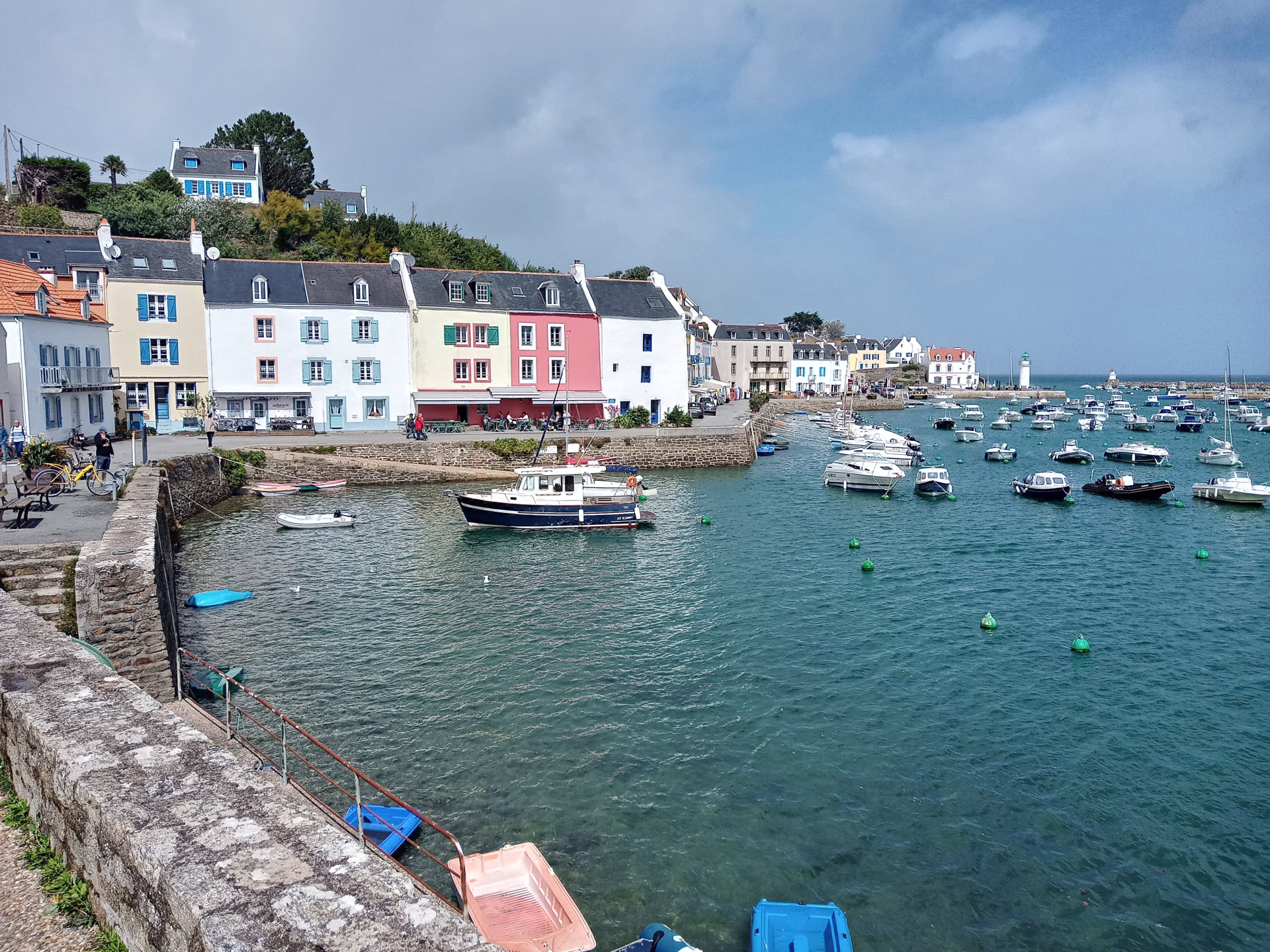 Tour de Belle-Île-en-Mer entre océan et paysages sauvages