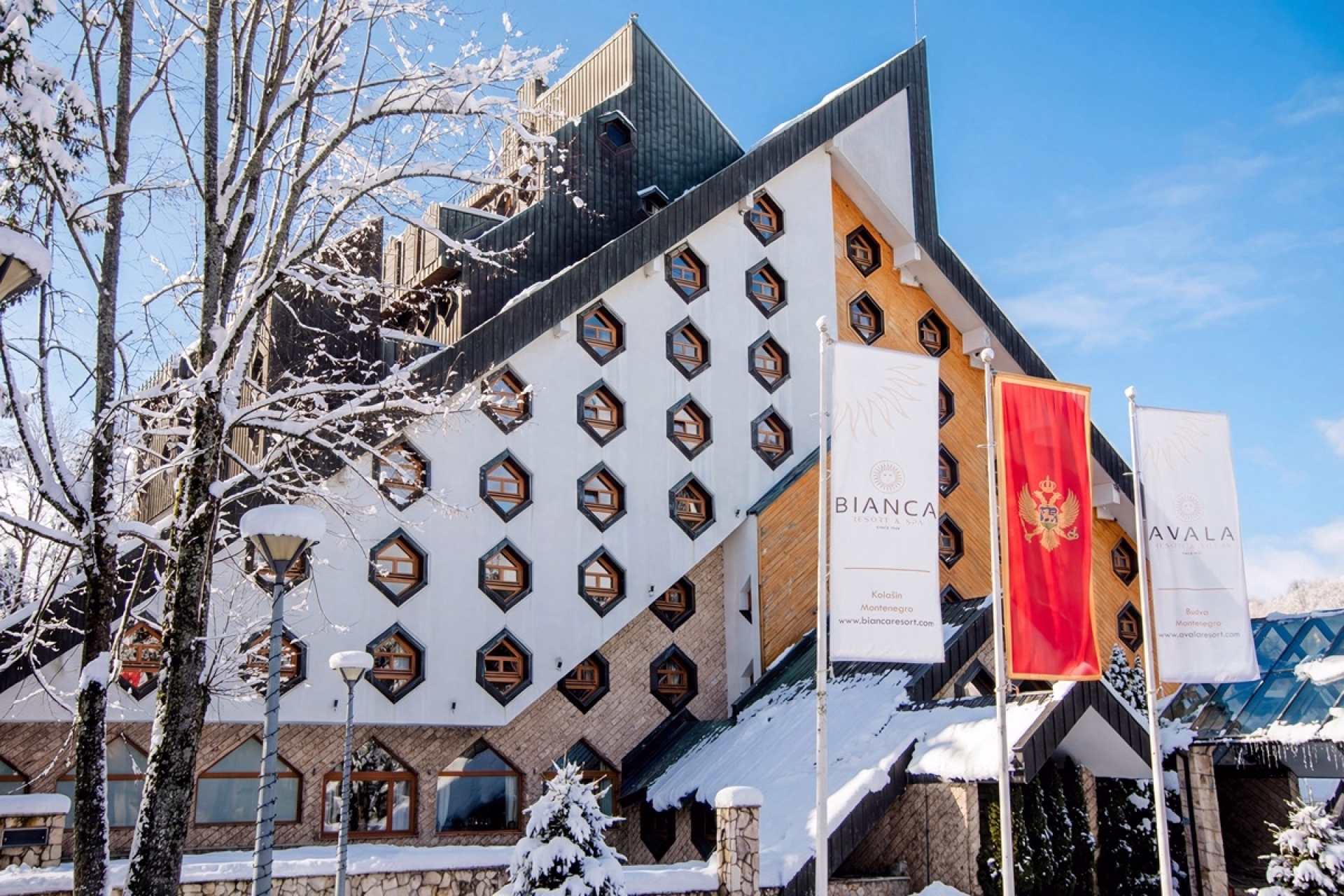 🏩 Hôtel 4* - Jours 1 à 2