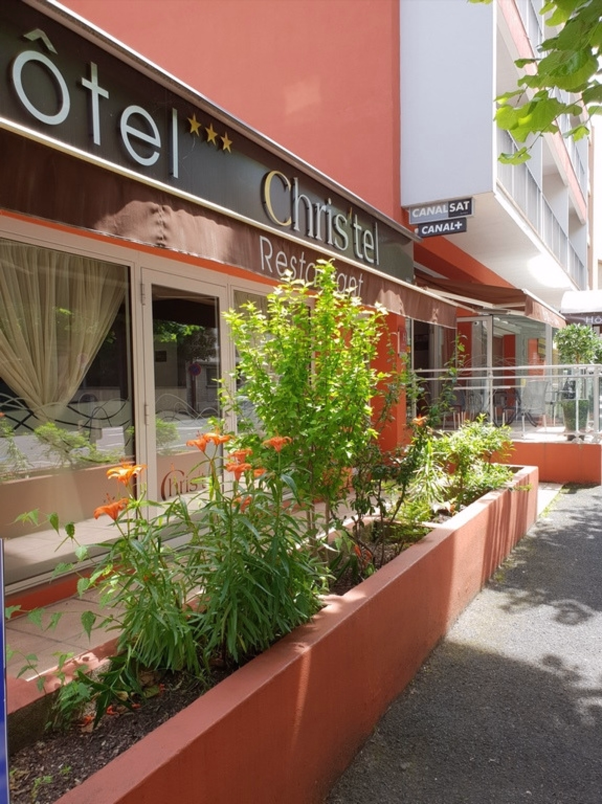 🏨 Hôtel 3* - Jour 1