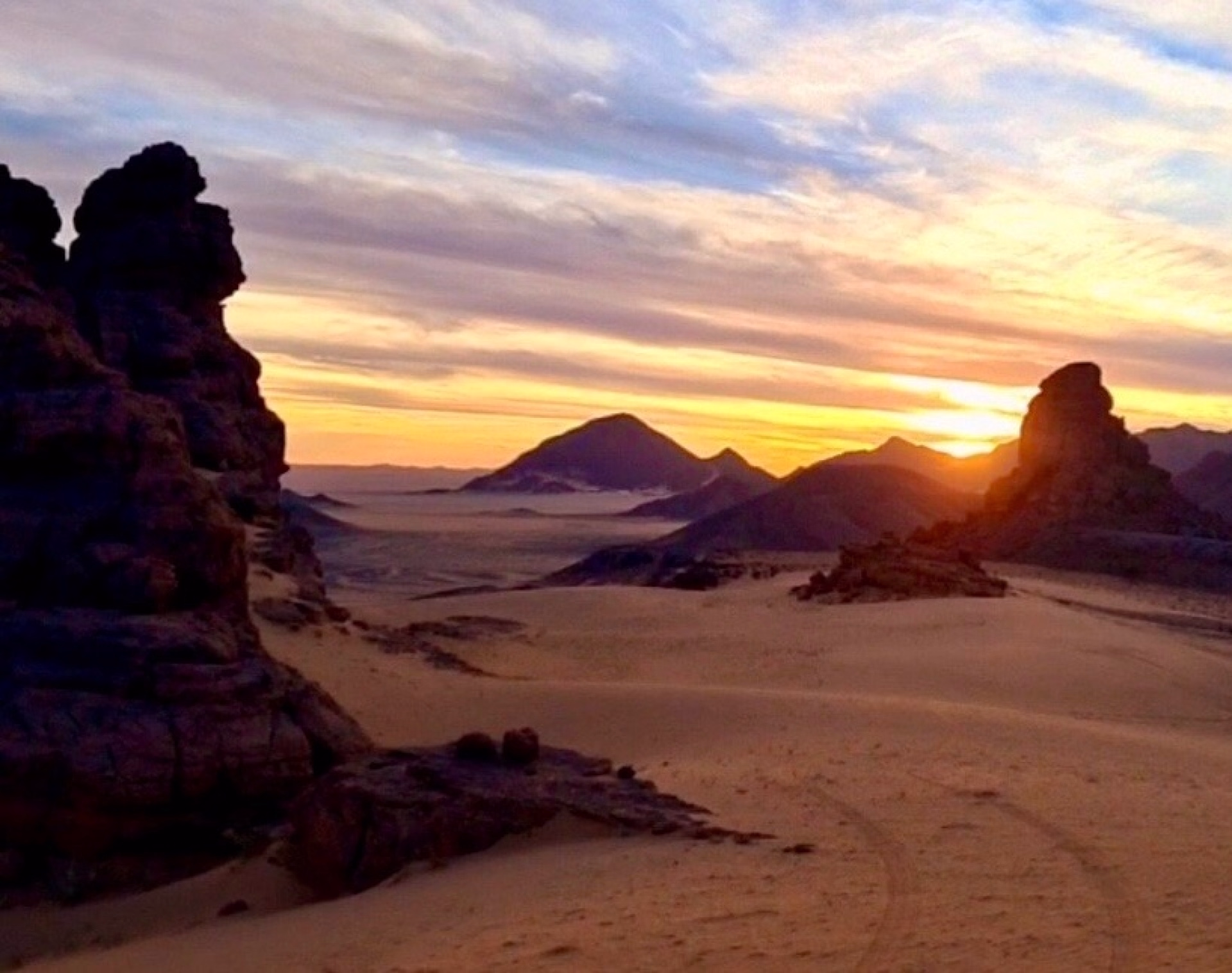 Yoga et aventure douce en Algérie : Sahara, Tassili n’Ajjer, Alger
