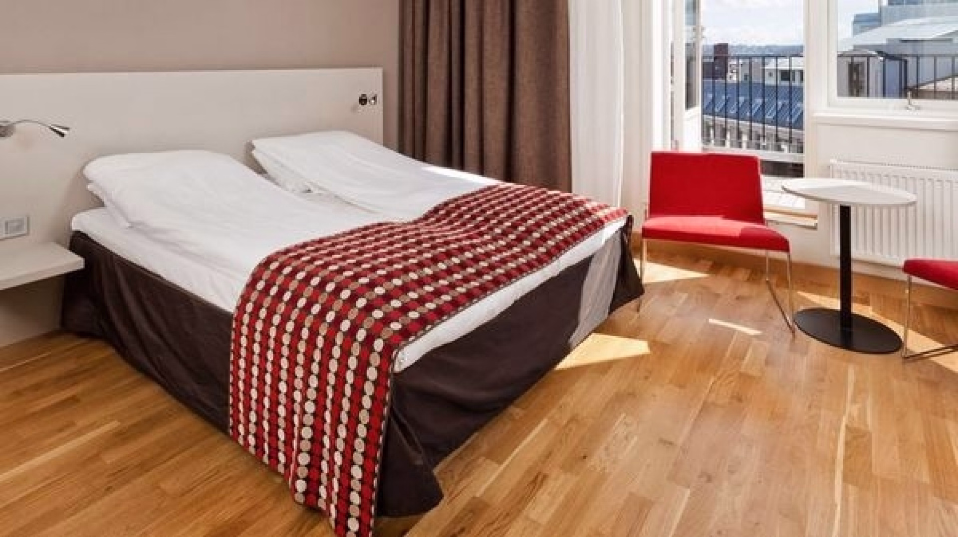 🏨 Hôtel 3* - Jours 1 à 2