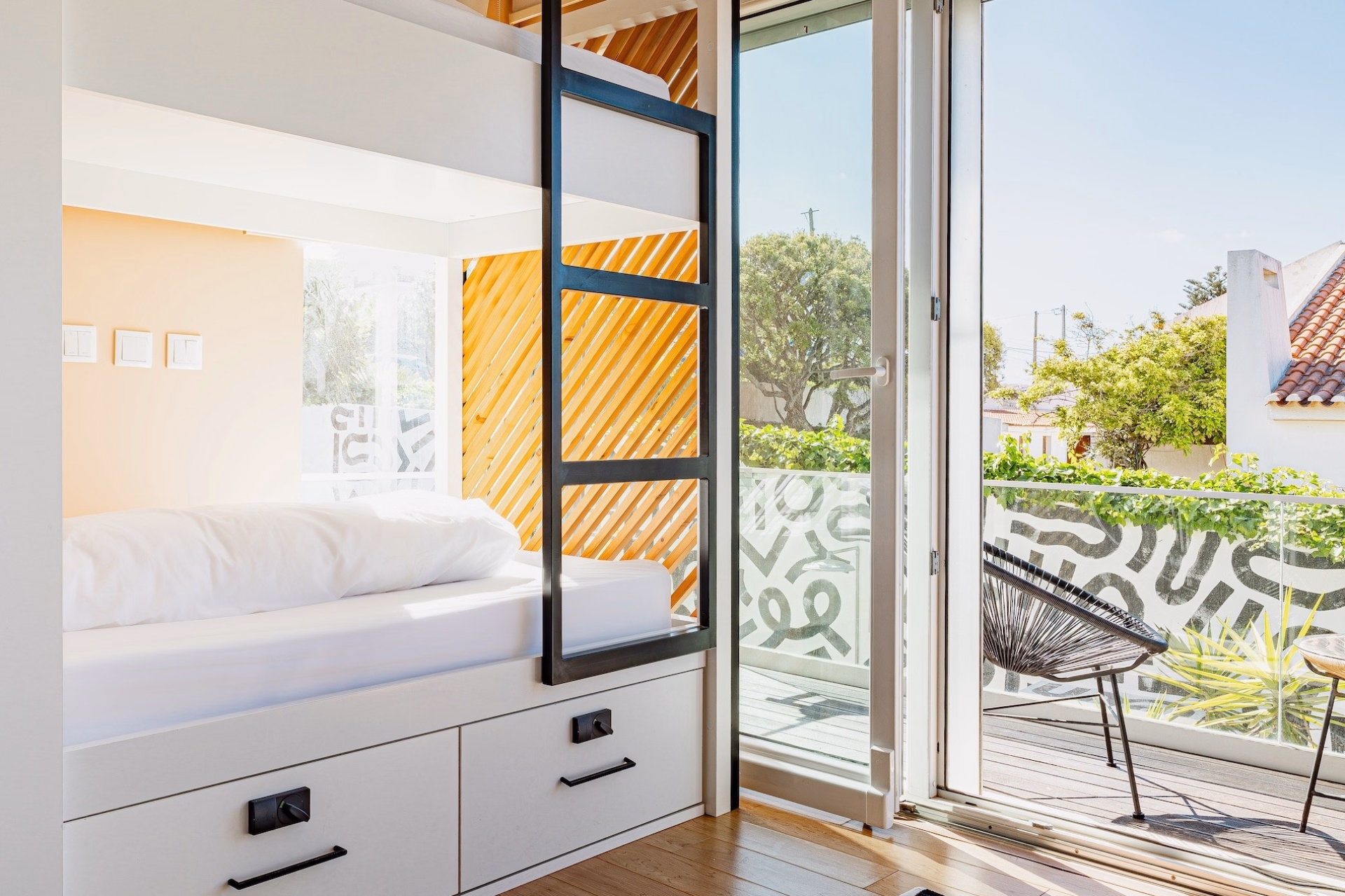 🏠 Surf House