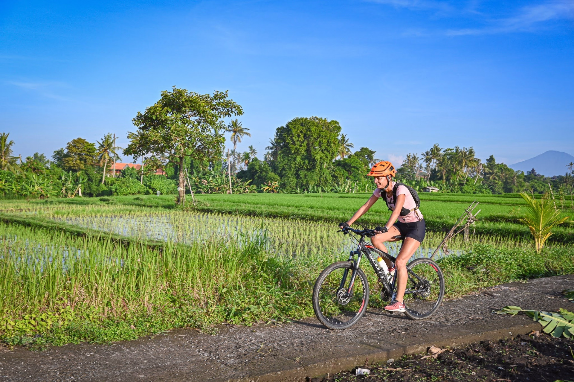 La grande traversée de Bali à VTT : volcans, rizières et plages