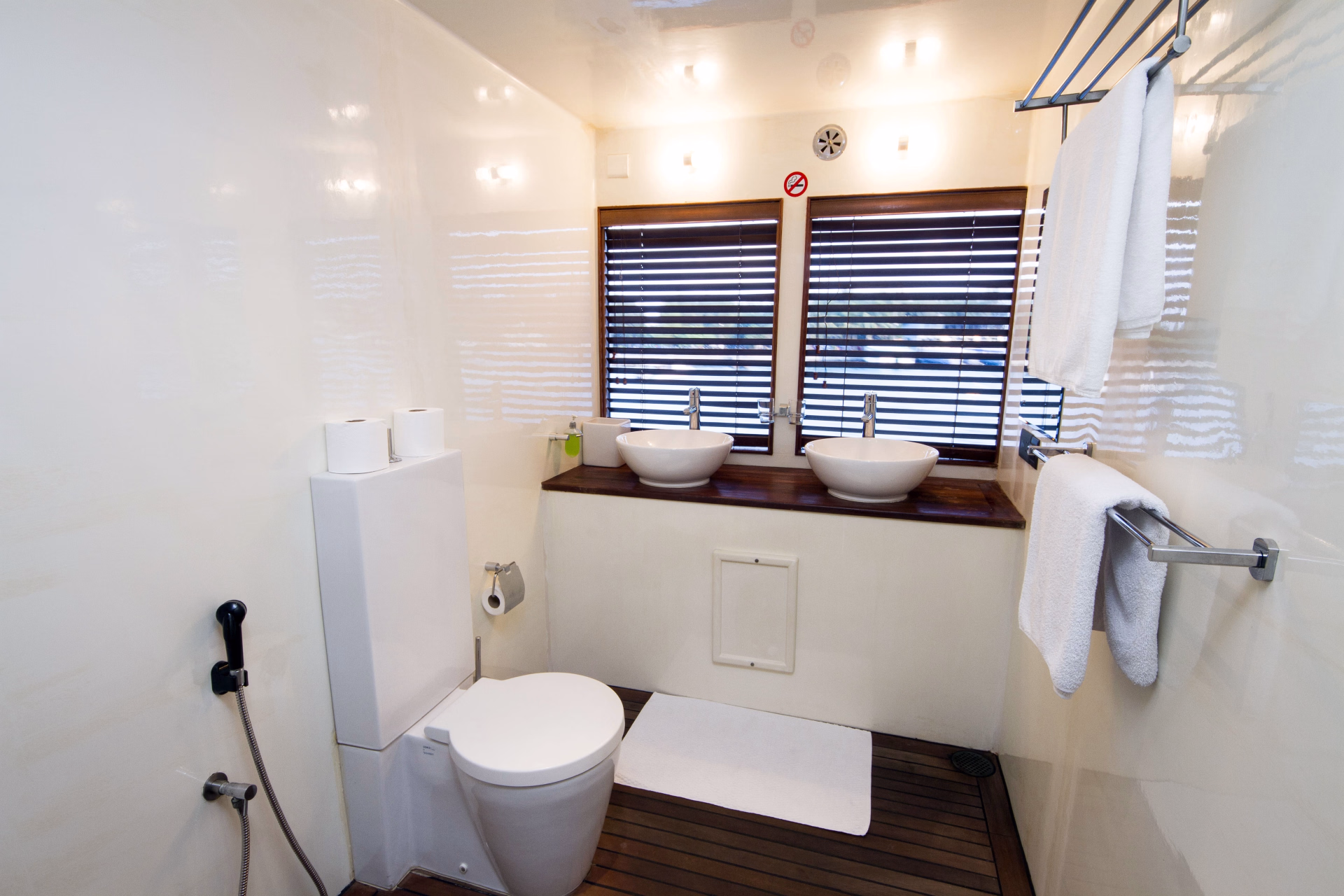 🚢 Bateau de croisière à moteur - Jours 1 à 7