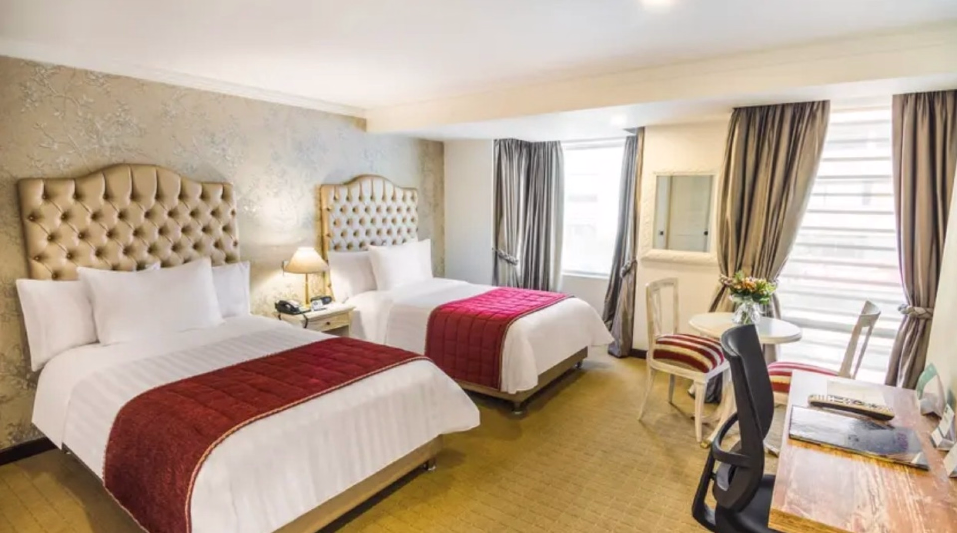 🏩 Hôtel 4* - Jours 1 à 3, 6 à 7